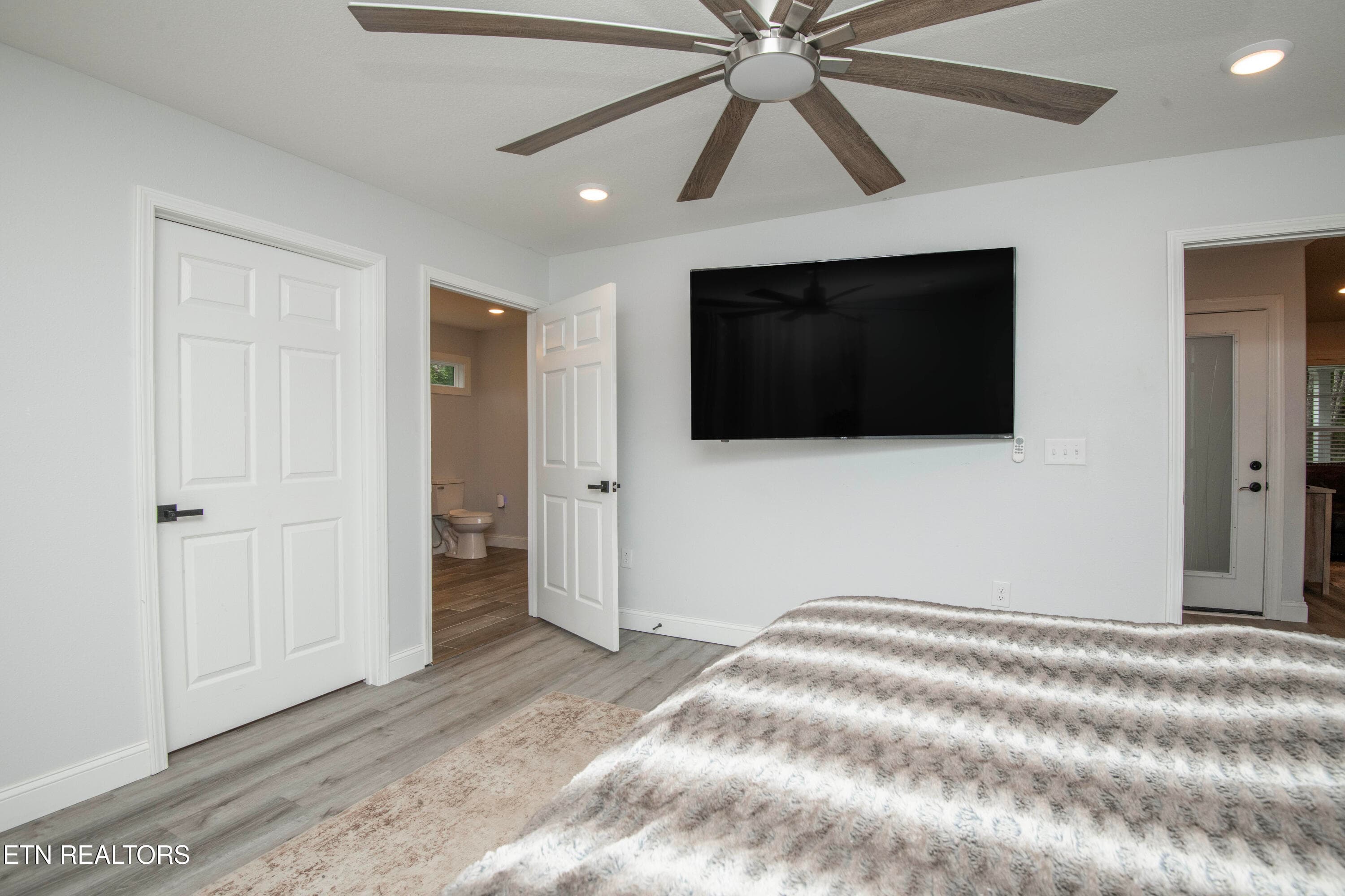 master bed - 359 Youngs Ford Rd, Jamestown, TN 38556