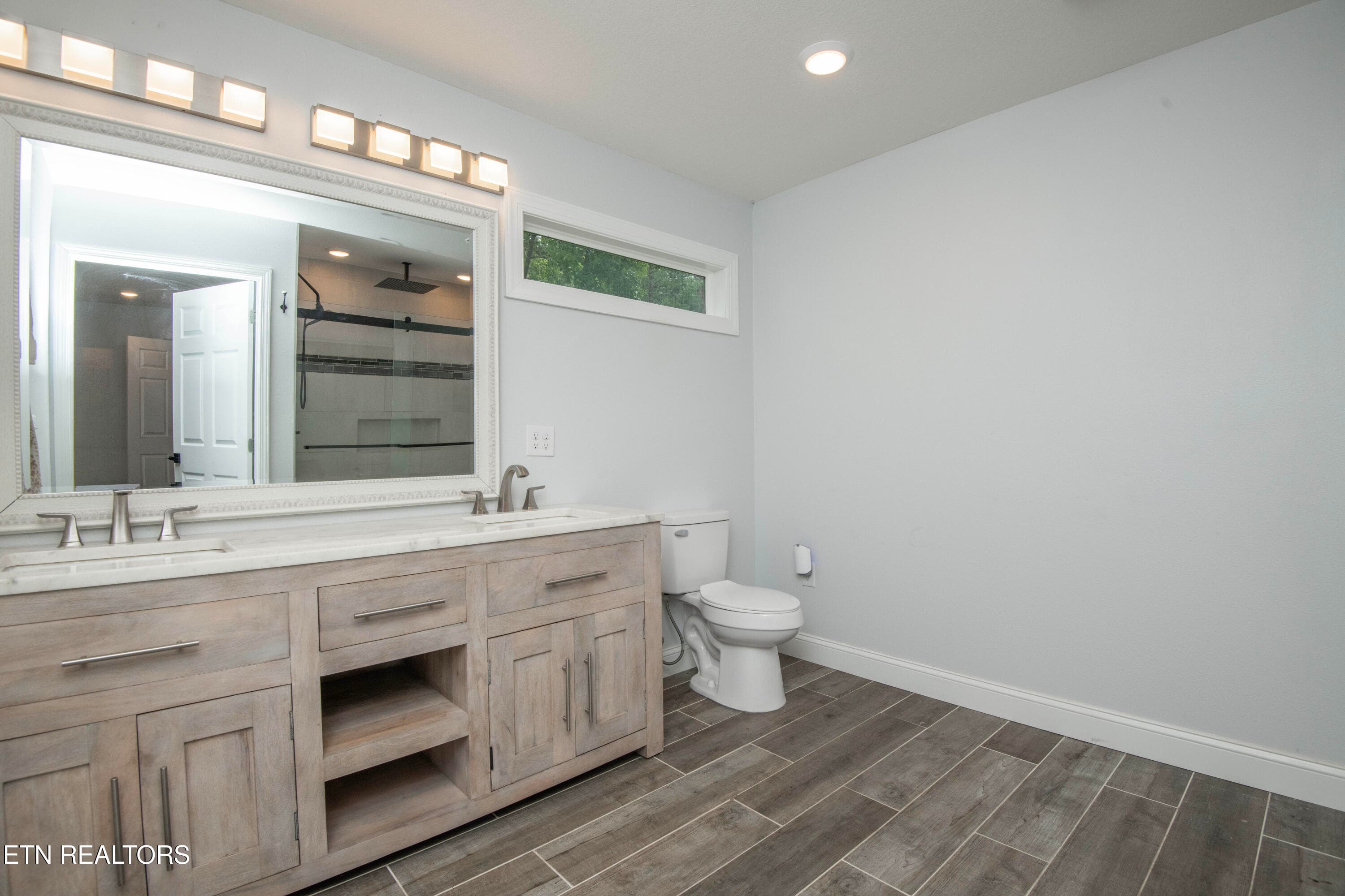 master bath 2 - 359 Youngs Ford Rd, Jamestown, TN 38556