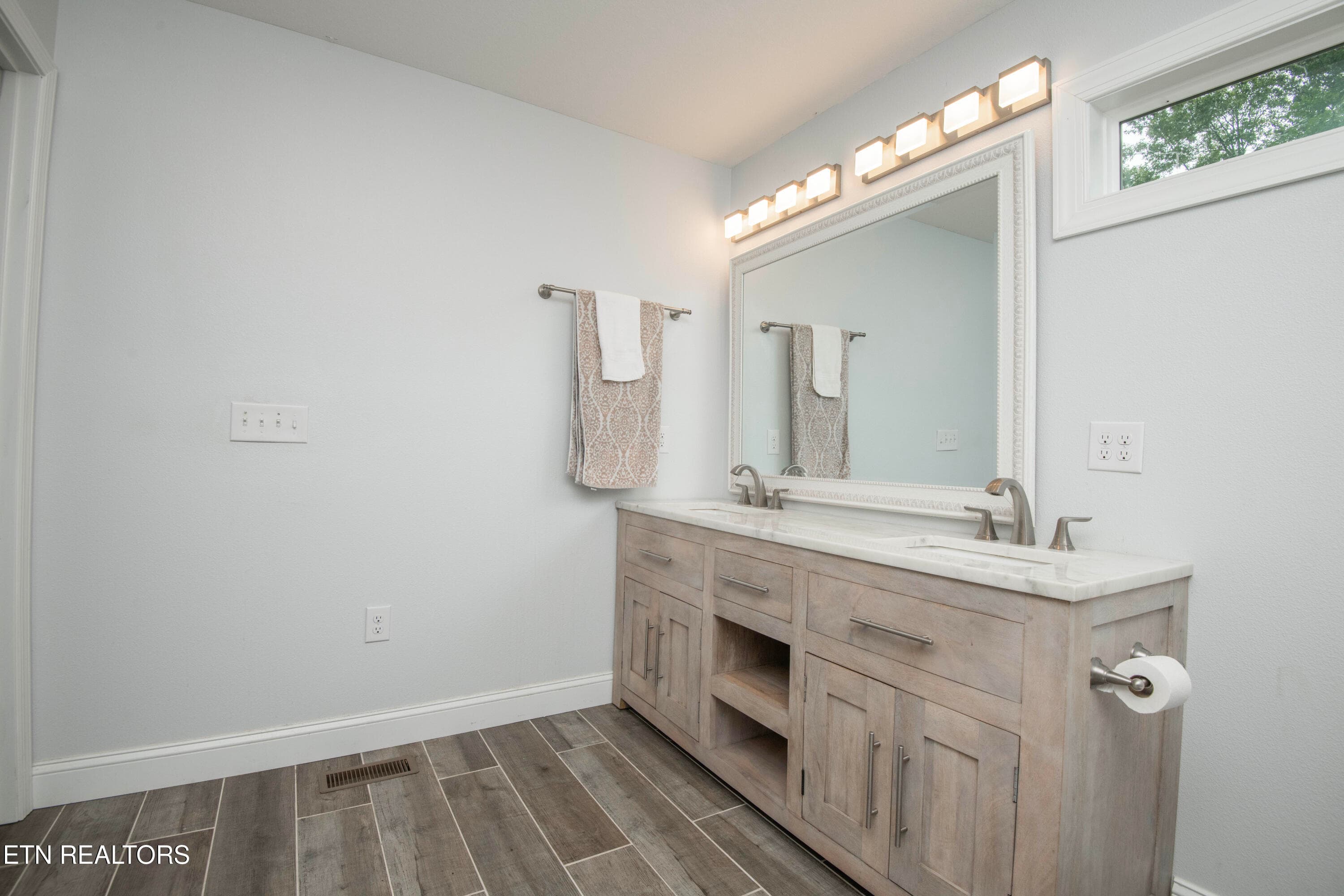 master bath - 359 Youngs Ford Rd, Jamestown, TN 38556