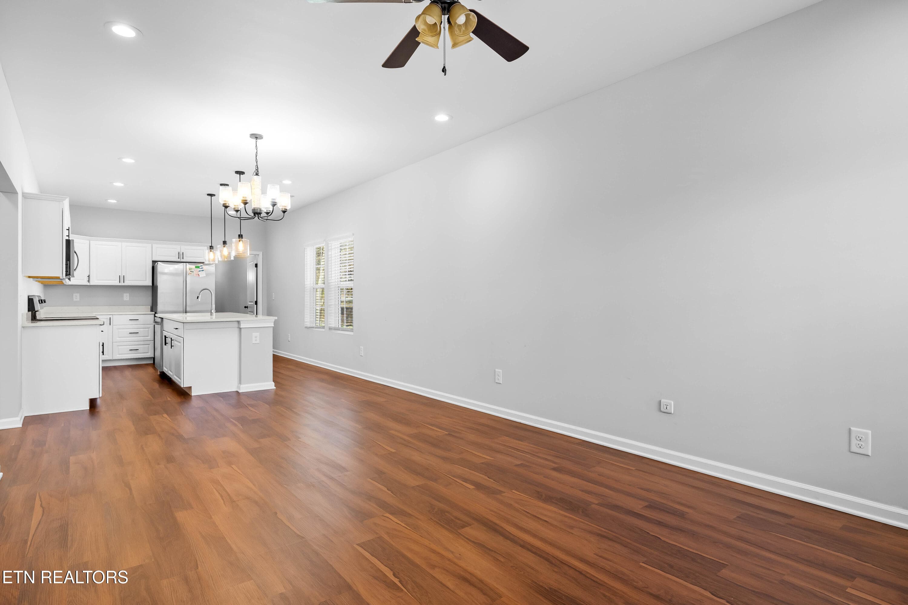 619MidlakeDrNE-1 - 619 NE Midlake Drive, Knoxville, TN 37918, Knoxville