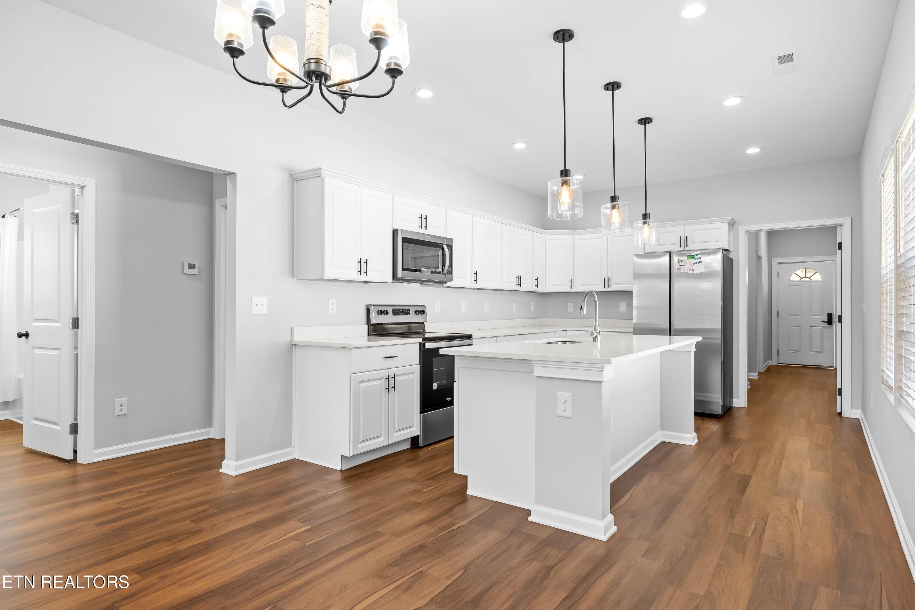 619MidlakeDrNE-4 - 619 NE Midlake Drive, Knoxville, TN 37918, Knoxville