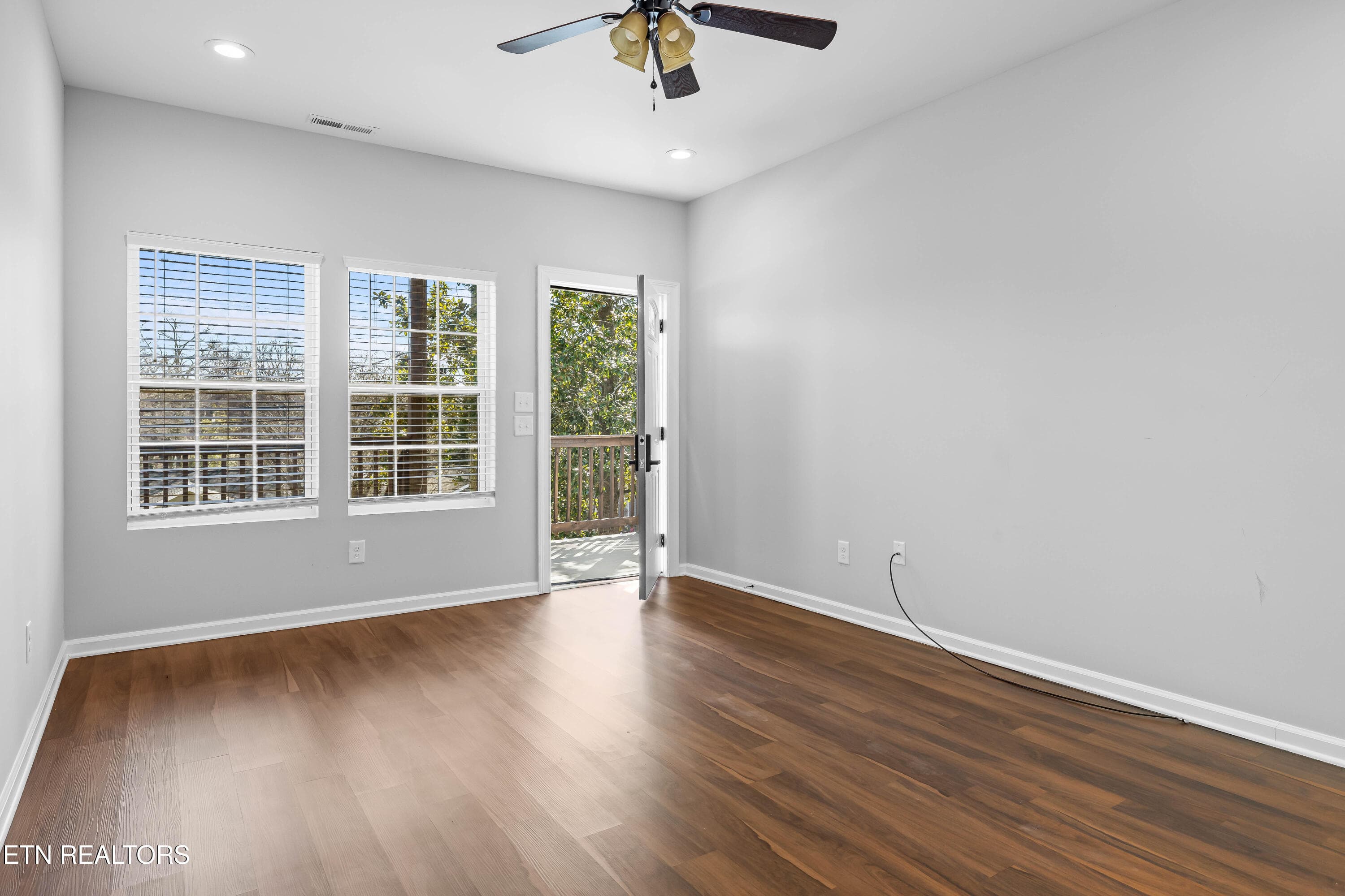 619MidlakeDrNE-5 - 619 NE Midlake Drive, Knoxville, TN 37918, Knoxville