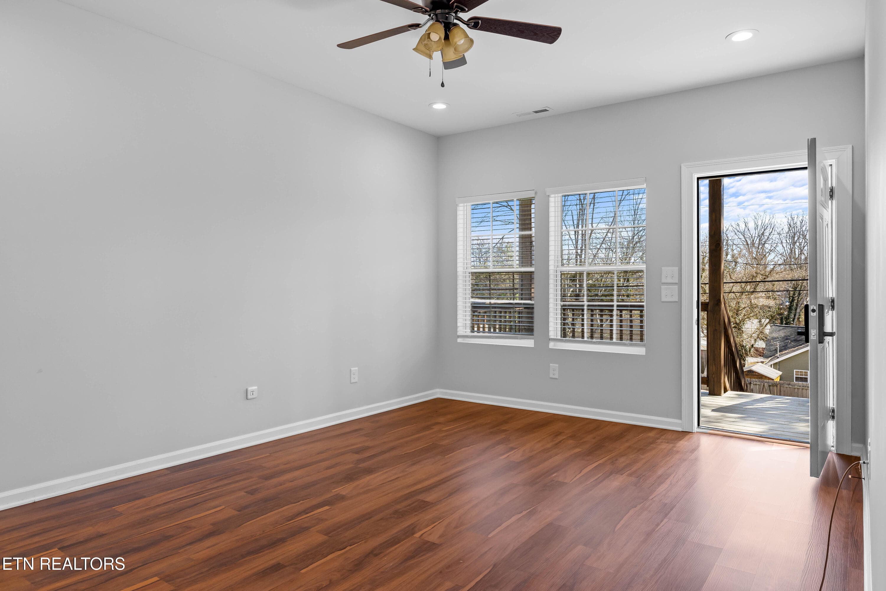 619MidlakeDrNE-7 - 619 NE Midlake Drive, Knoxville, TN 37918, Knoxville