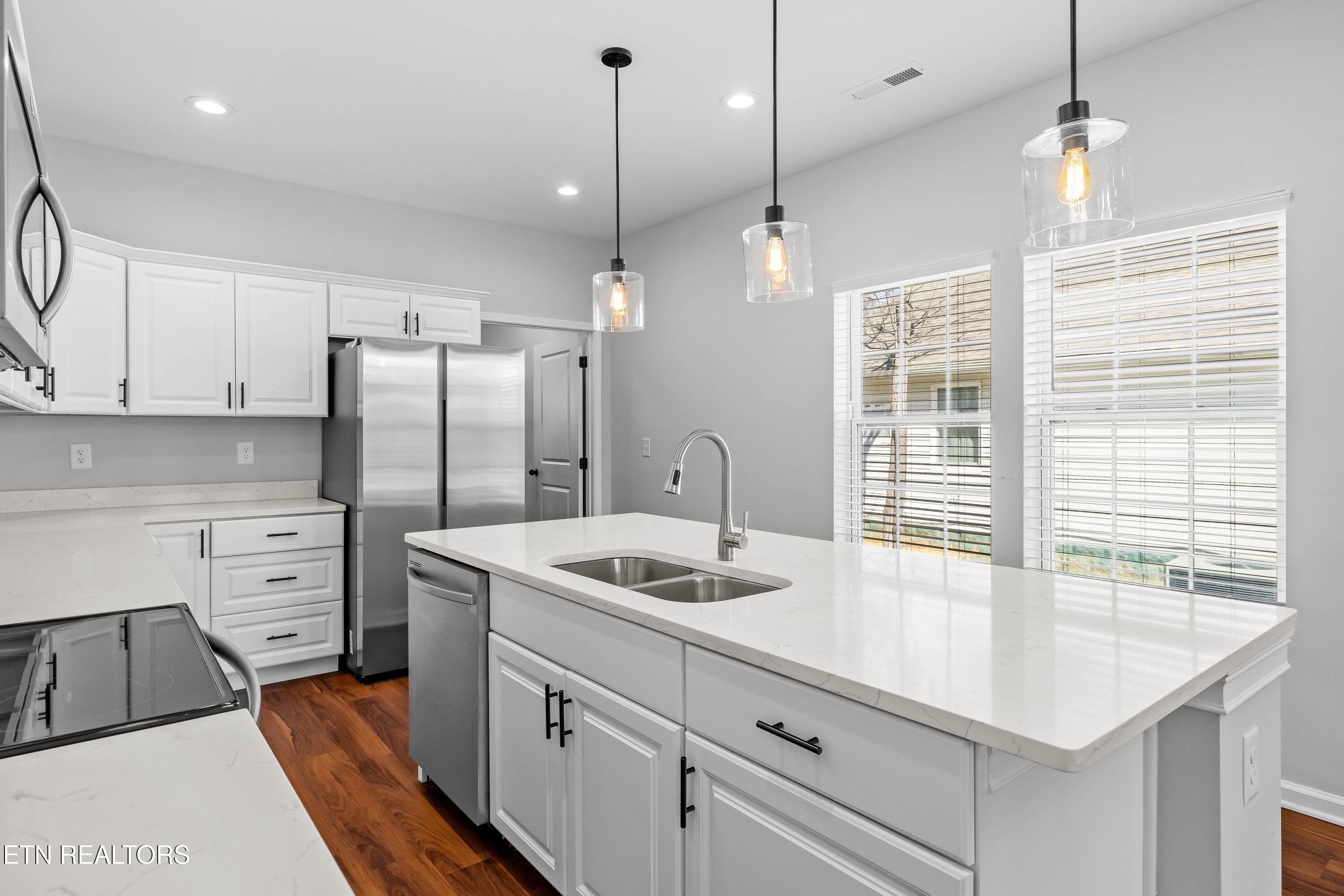 619MidlakeDrNE-9 - 619 NE Midlake Drive, Knoxville, TN 37918, Knoxville