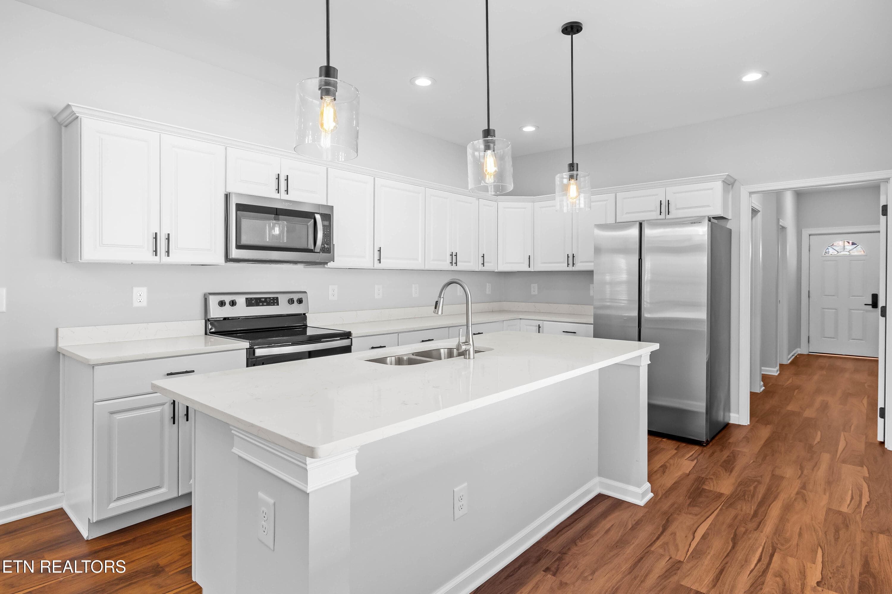 619MidlakeDrNE-11 - 619 NE Midlake Drive, Knoxville, TN 37918, Knoxville