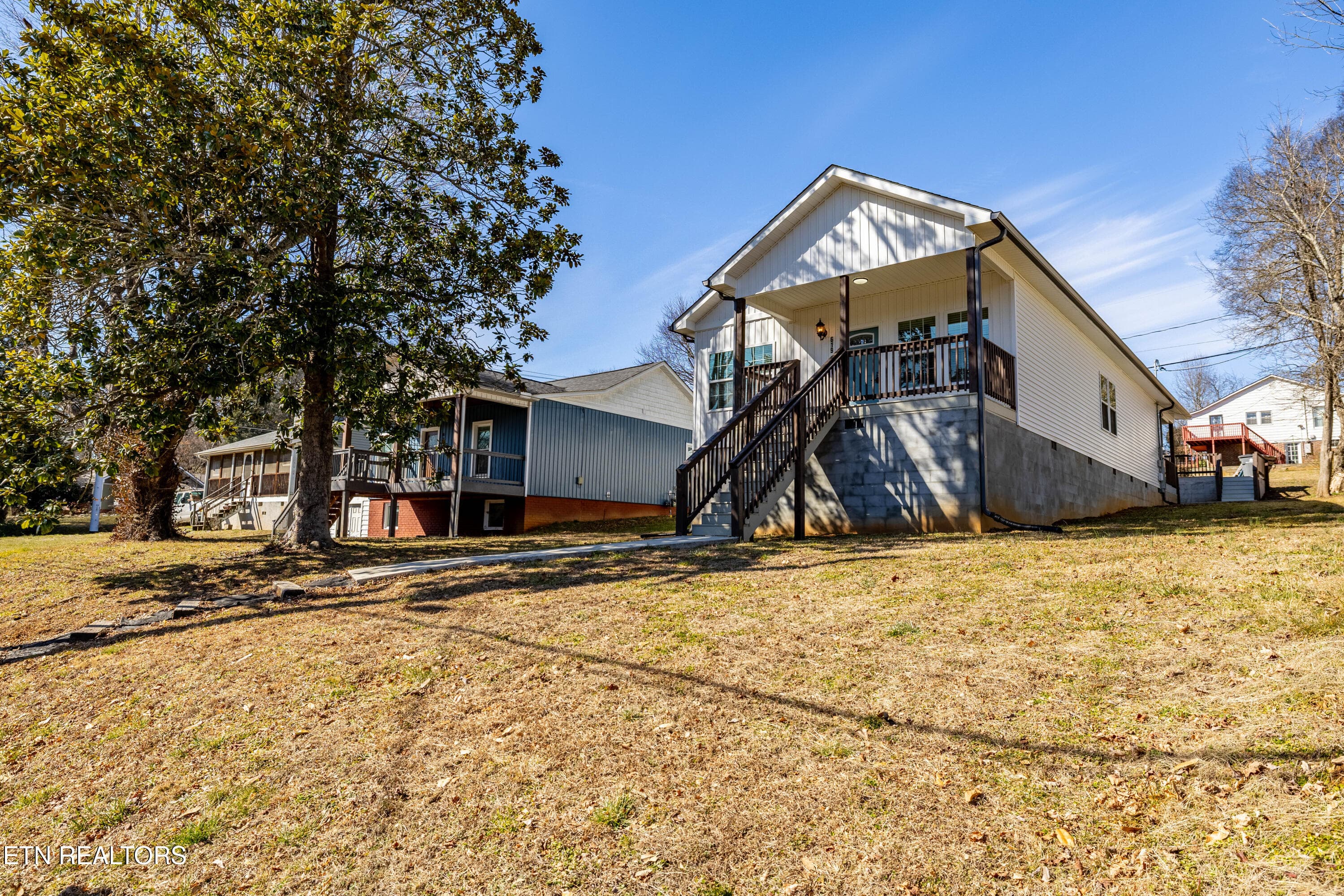 619MidlakeDrNE-33 - 619 NE Midlake Drive, Knoxville, TN 37918, Knoxville