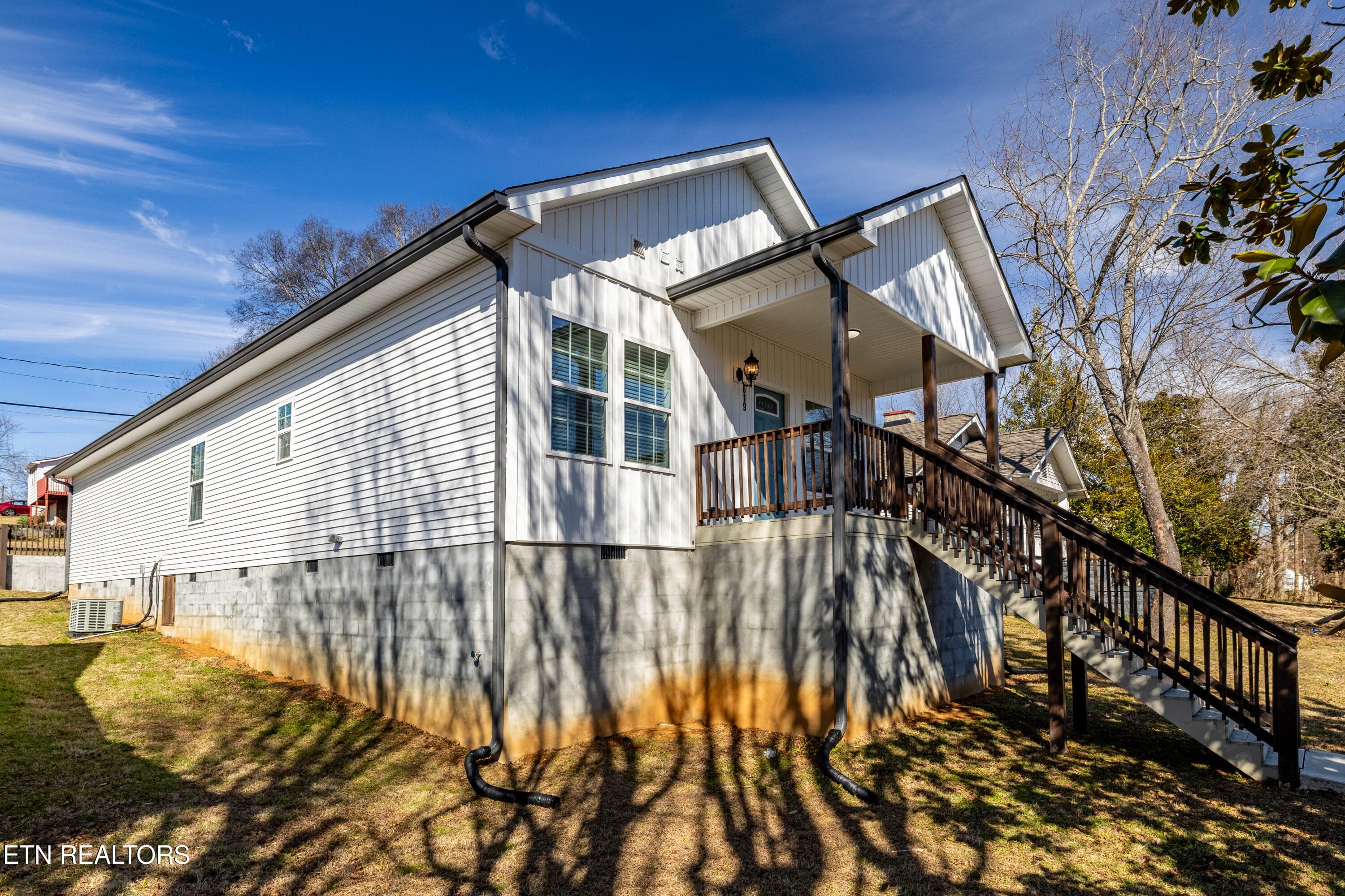 619MidlakeDrNE-40 - 619 NE Midlake Drive, Knoxville, TN 37918, Knoxville