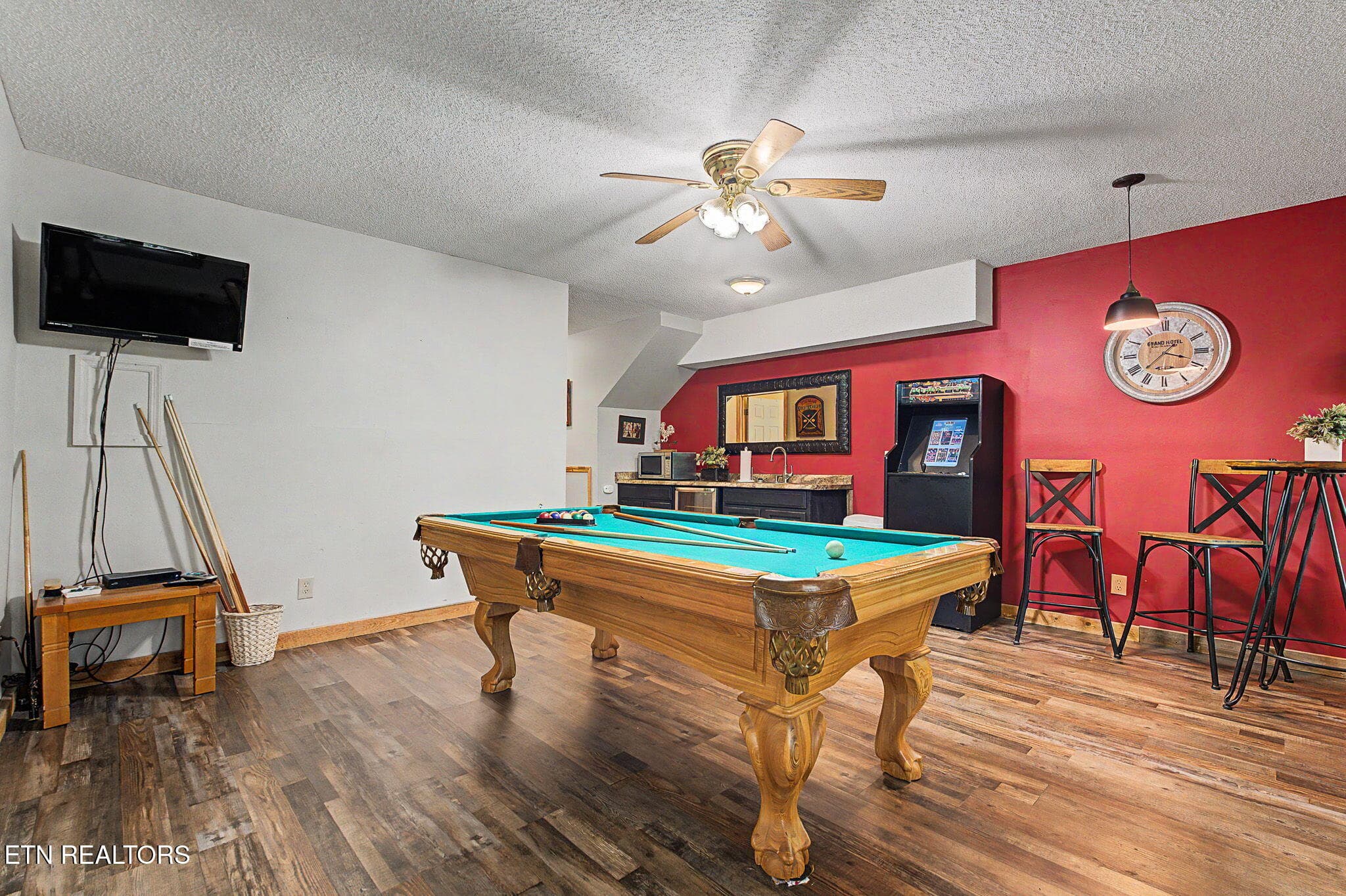 40-web-or-mls-760-fox-hollow-rd - 760 Fox Hollow Rd, Gatlinburg, TN 37738, Gatlinburg