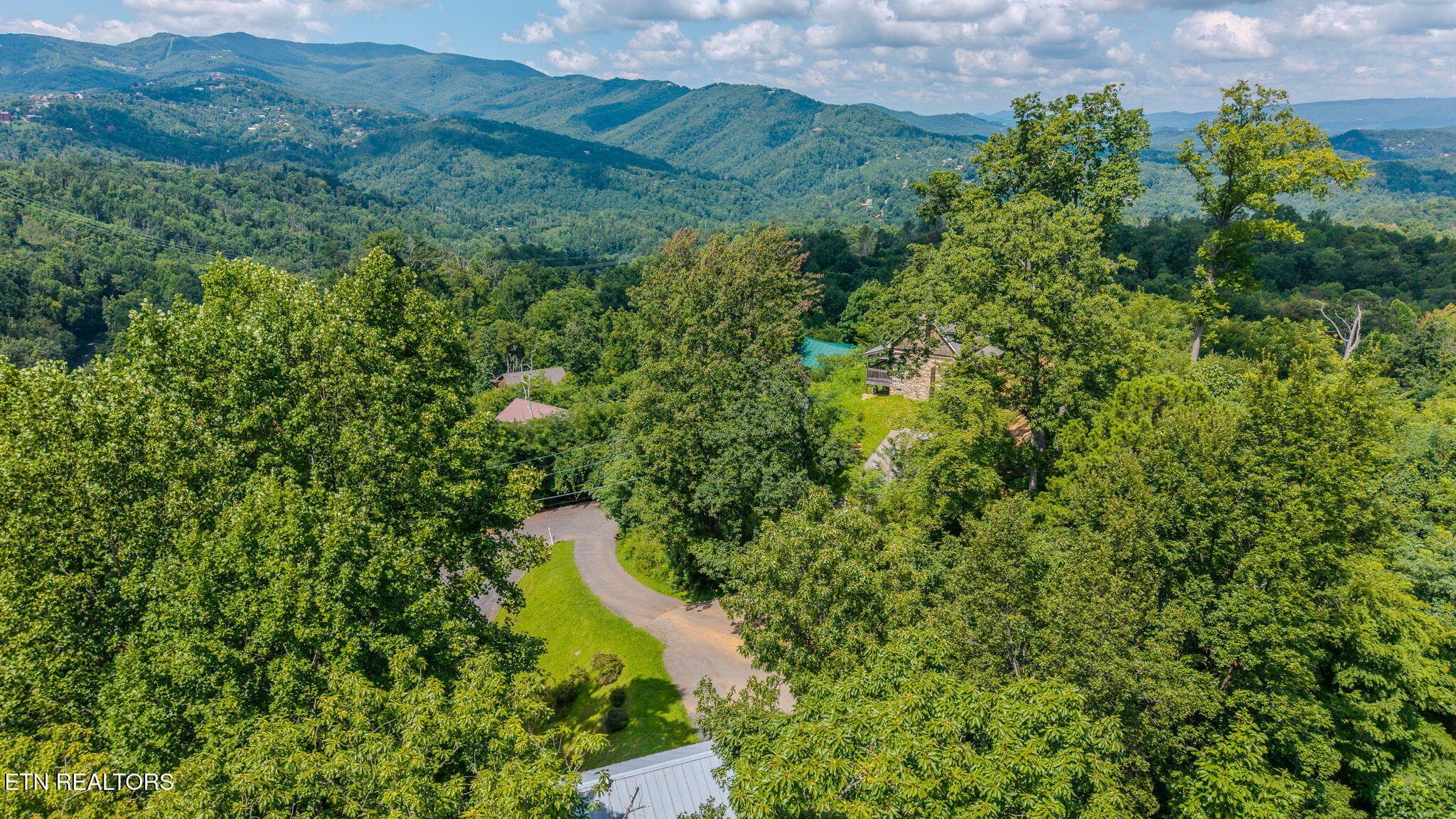 13-web-or-mls-760-fox-hollow-rd - 760 Fox Hollow Rd, Gatlinburg, TN 37738, Gatlinburg