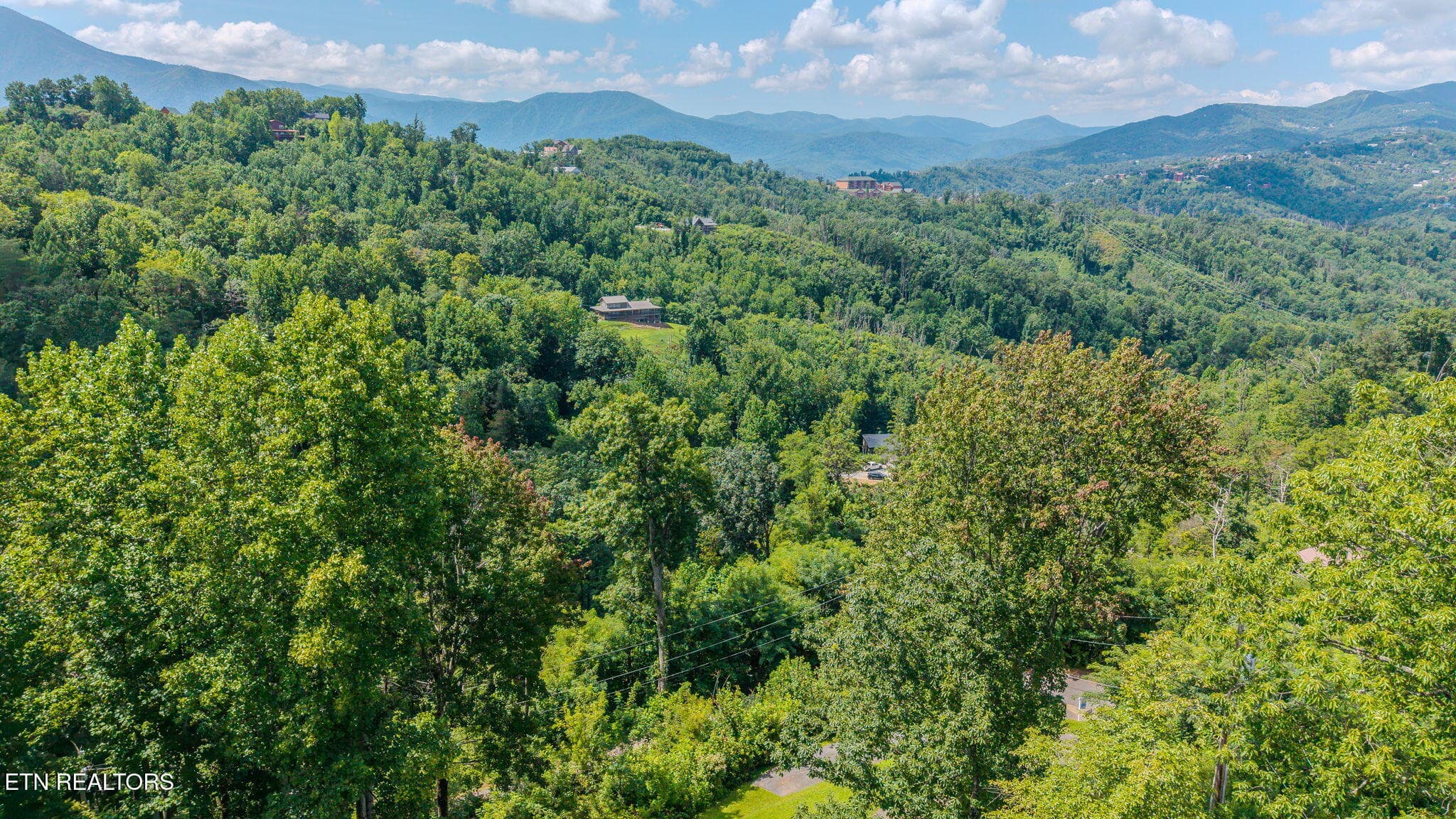 14-web-or-mls-760-fox-hollow-rd - 760 Fox Hollow Rd, Gatlinburg, TN 37738, Gatlinburg