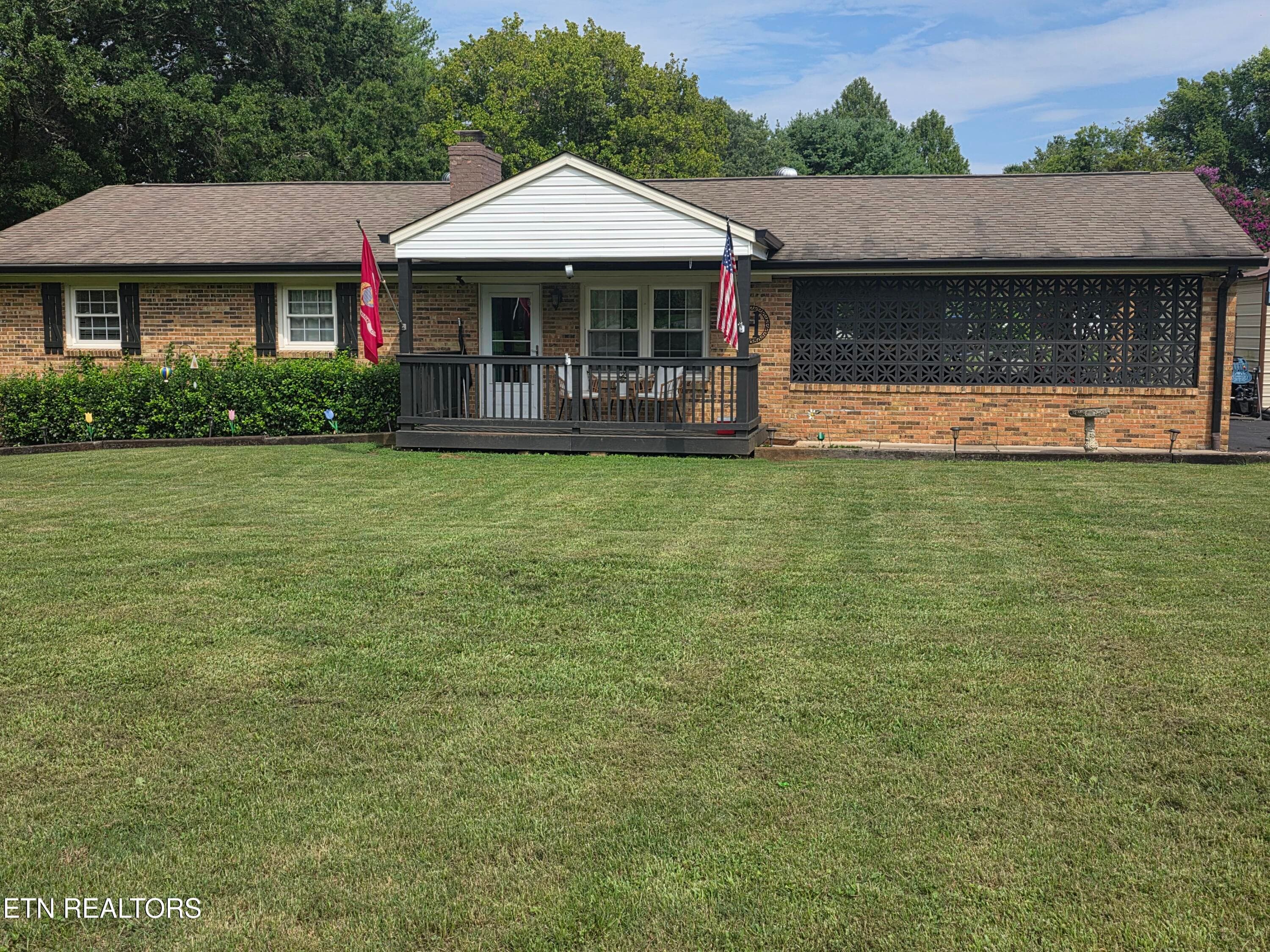 1283 Laurel Rd, Clinton, TN 37716