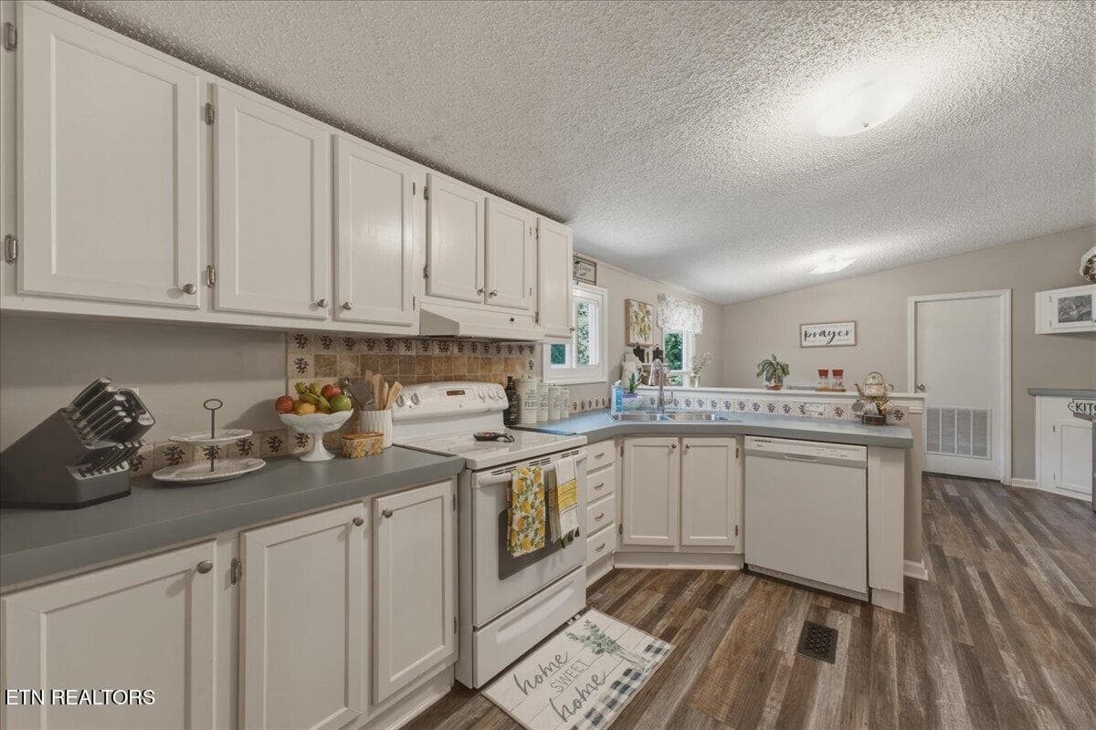 12-Kitchen - 1814 Big Gully Rd, Maryville, TN 37801