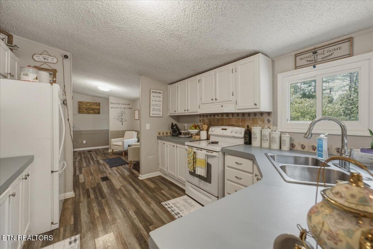 13-Kitchen - 1814 Big Gully Rd, Maryville, TN 37801