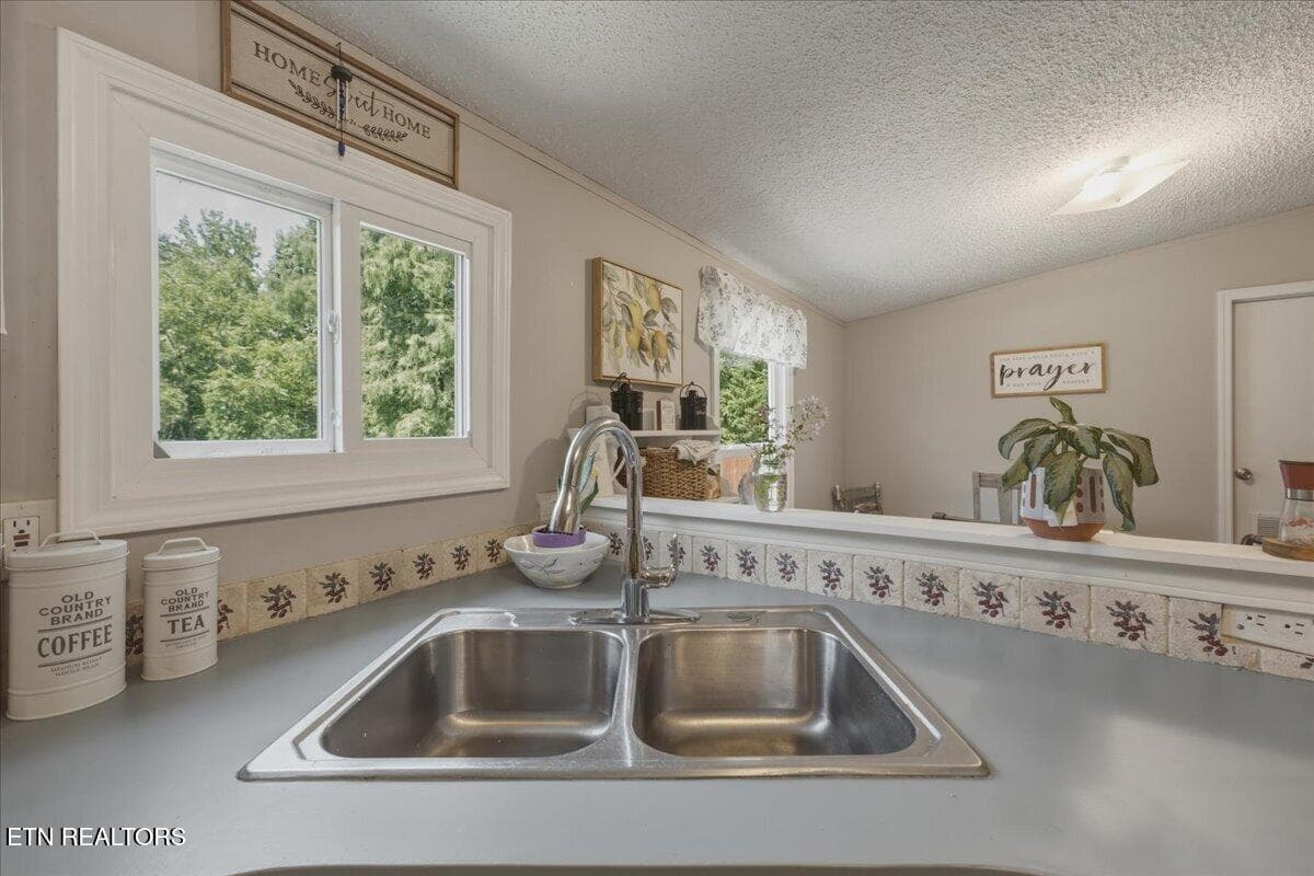 16-Kitchen - 1814 Big Gully Rd, Maryville, TN 37801
