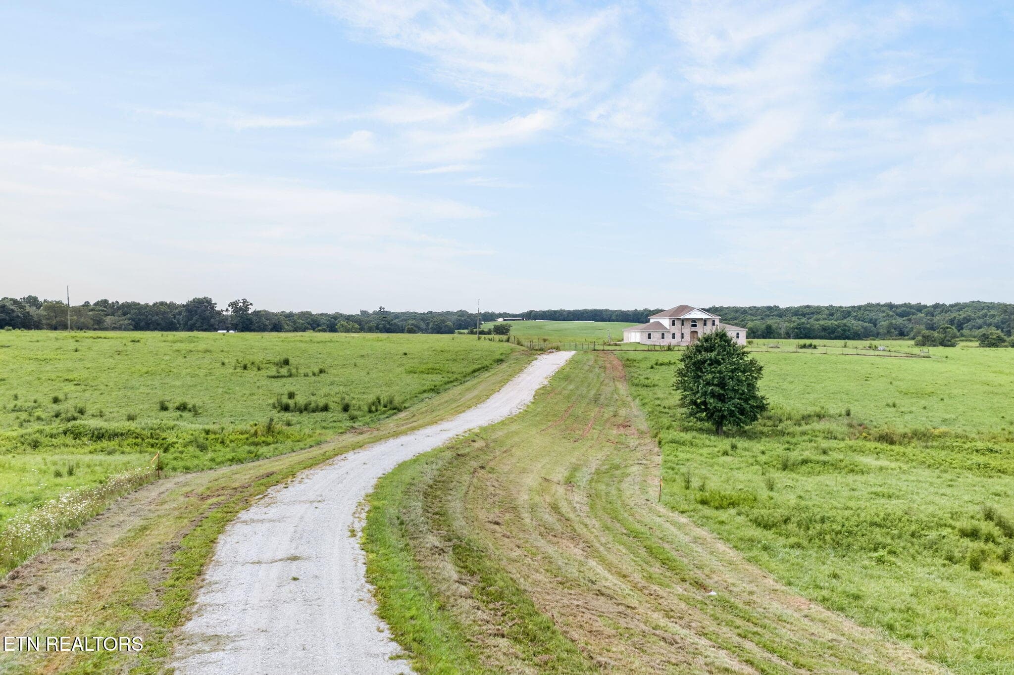 Driveway - 9391 Highway 127N, Crossville, TN 38571, Crossville