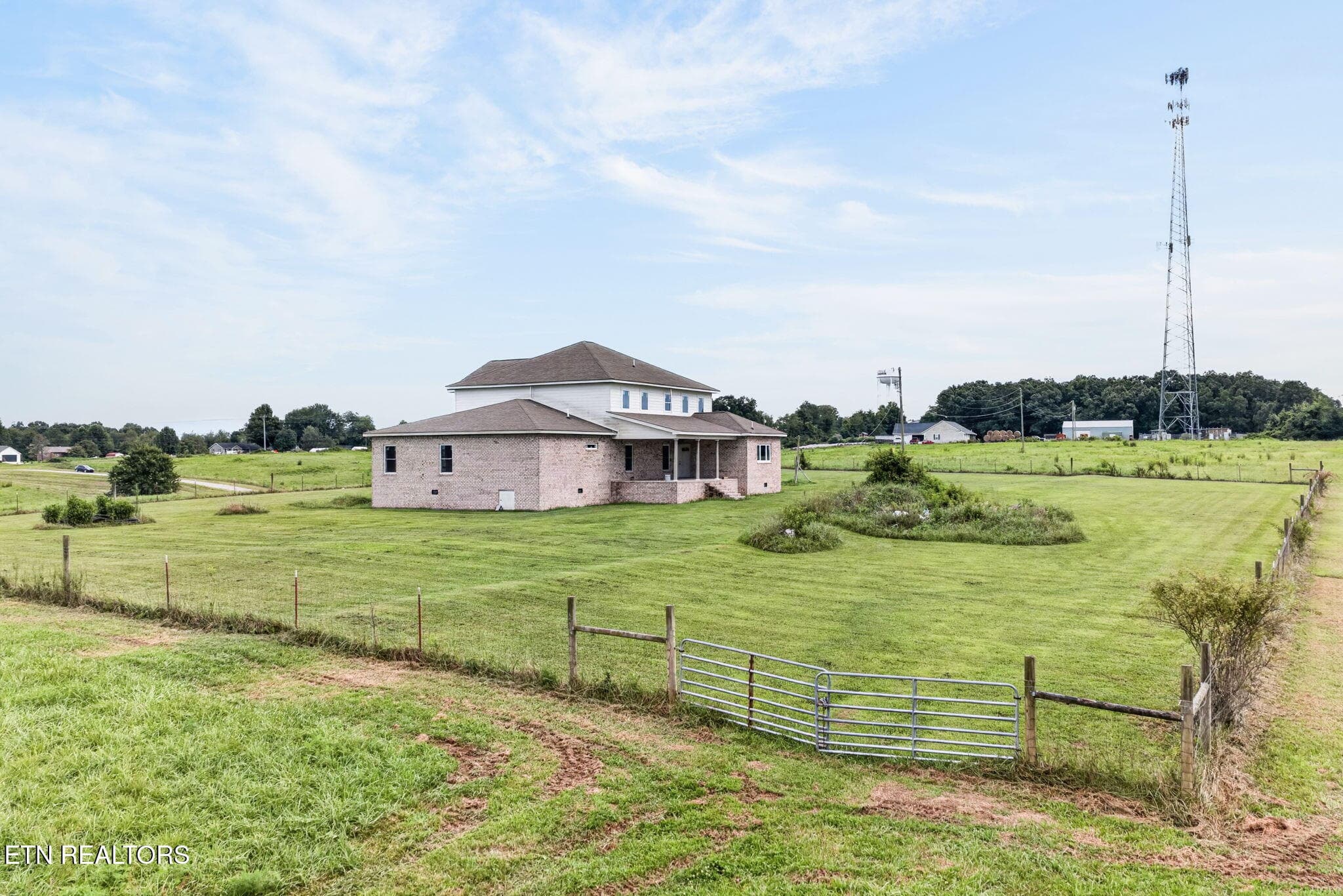 Back Corner - 9391 Highway 127N, Crossville, TN 38571, Crossville
