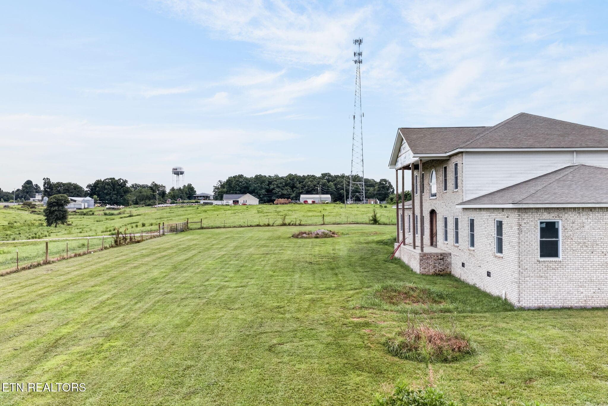 Front Yard - 9391 Highway 127N, Crossville, TN 38571, Crossville