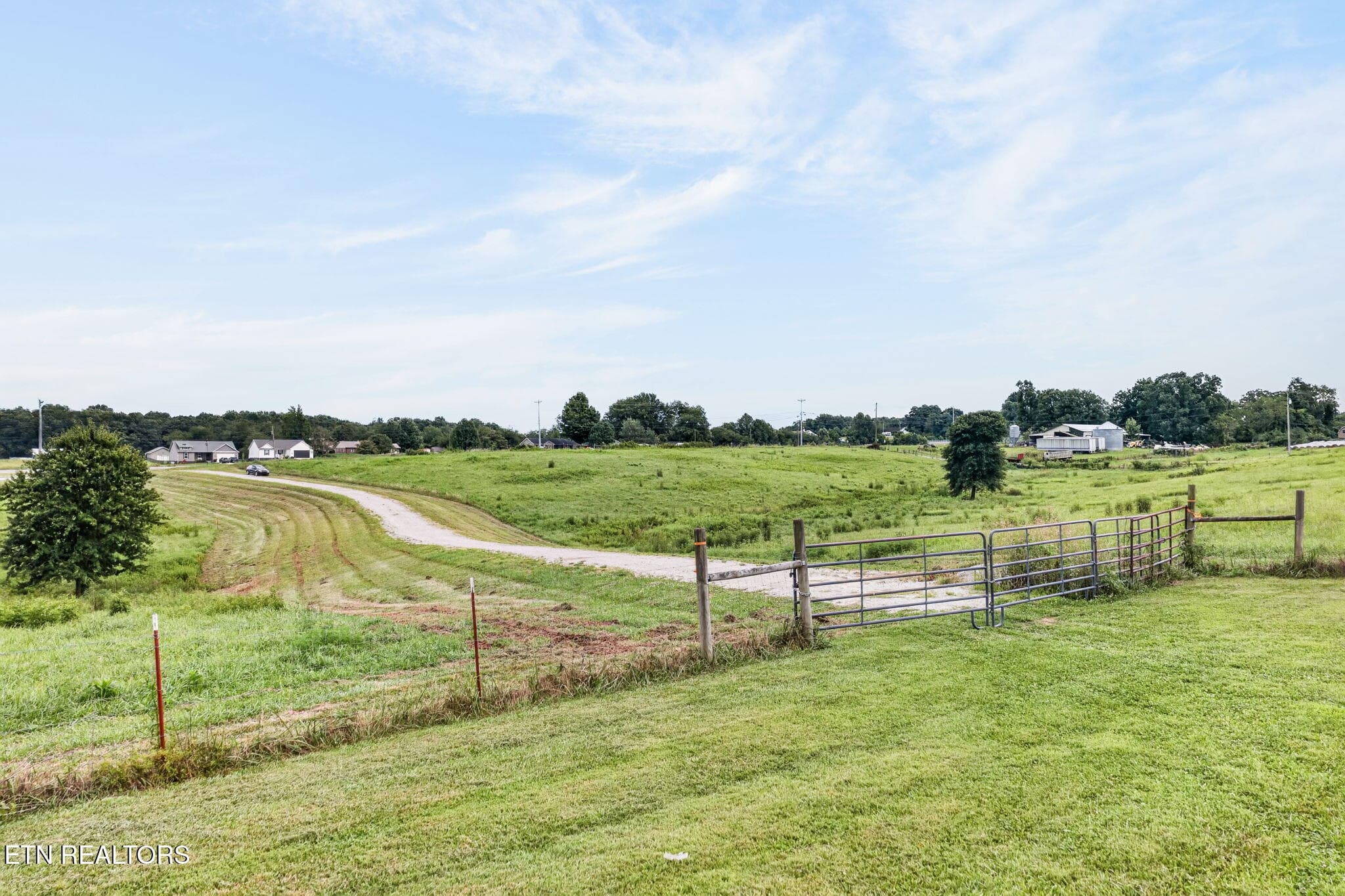 Driveway - 9391 Highway 127N, Crossville, TN 38571, Crossville