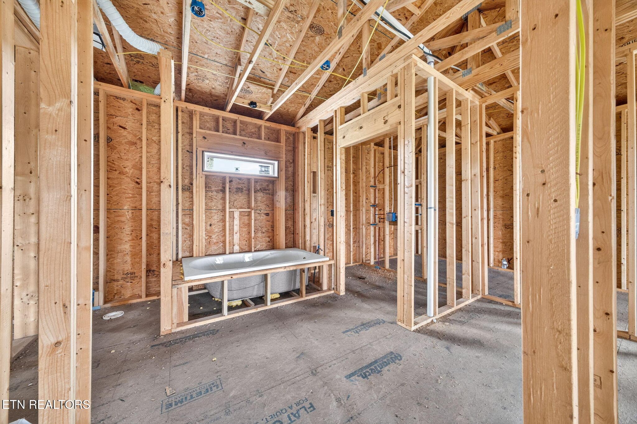 Master Bath - 9391 Highway 127N, Crossville, TN 38571, Crossville