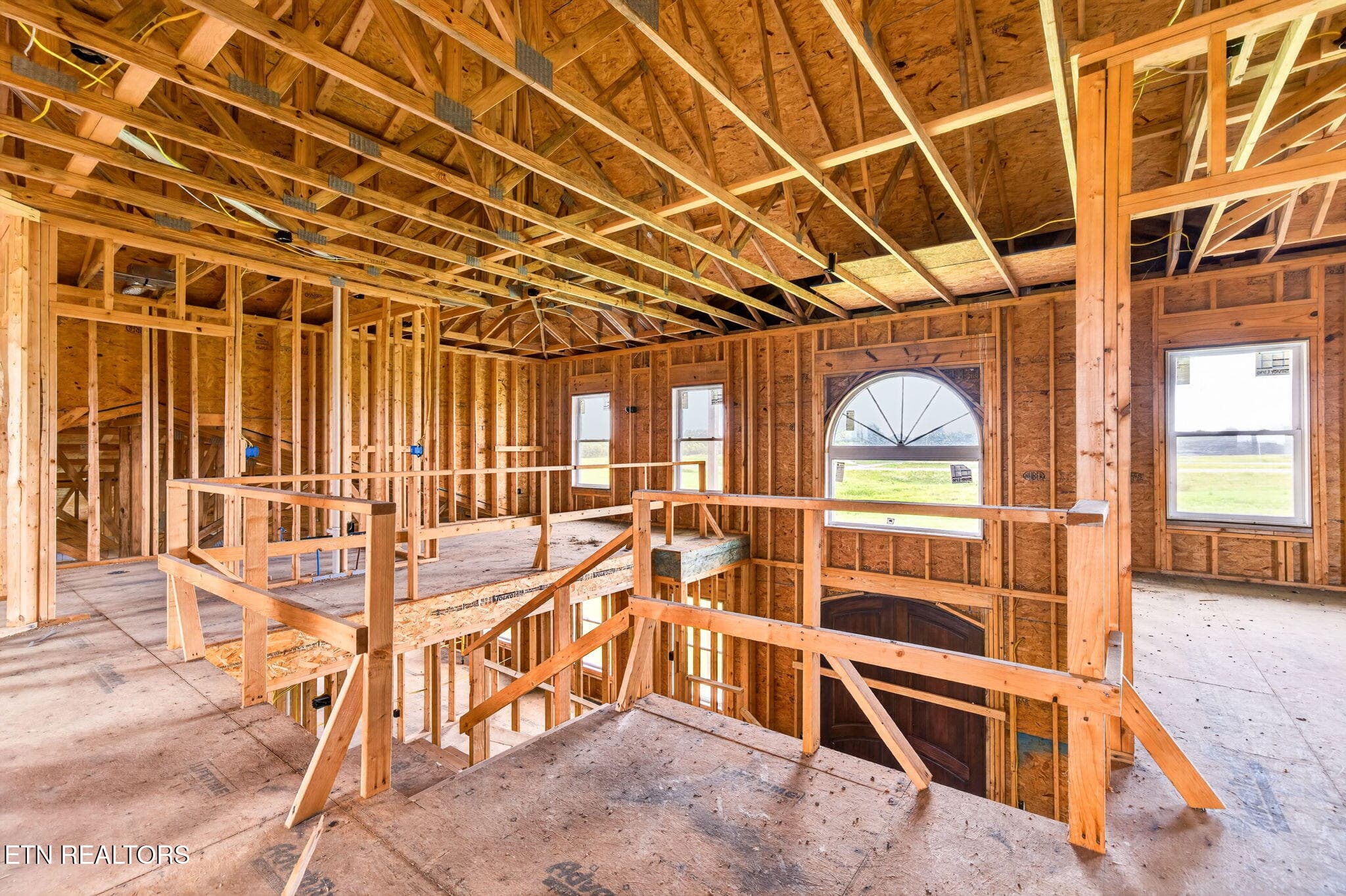 Upstairs Landing - 9391 Highway 127N, Crossville, TN 38571, Crossville