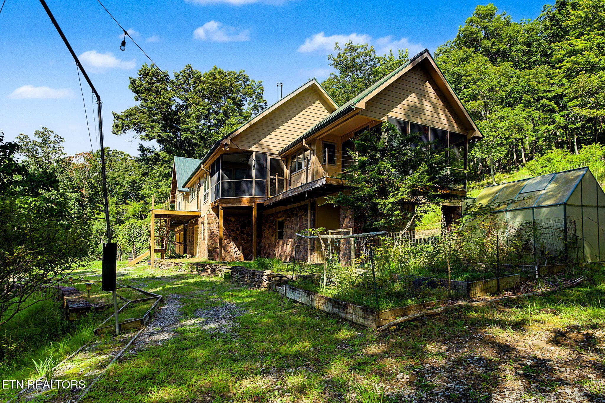 16-web-or-mls-1231-vardy-blackwater-rd - 1231 Vardy Blackwater Rd, Sneedville, TN 37869