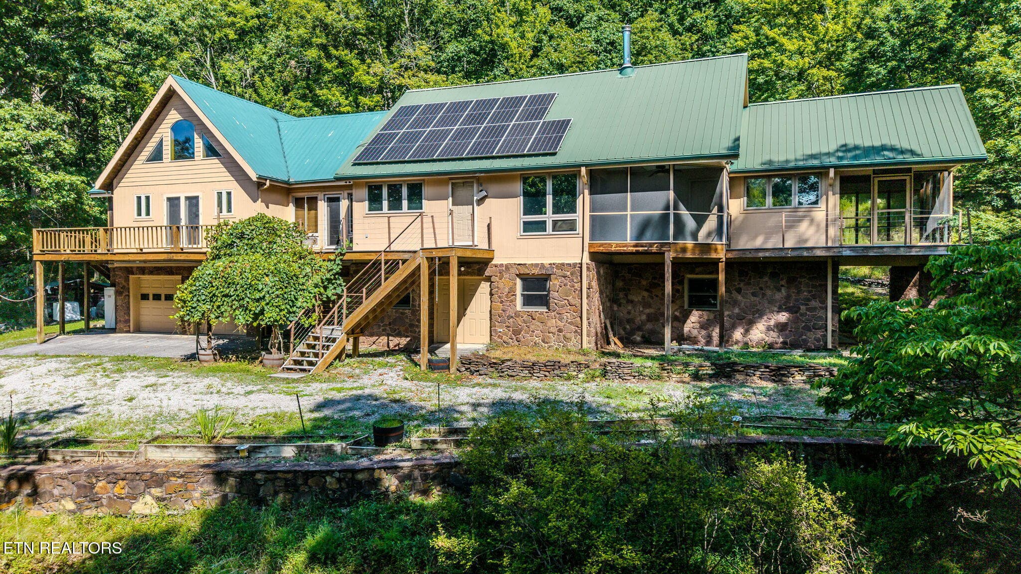 21-web-or-mls-1231-vardy-blackwater-rd - 1231 Vardy Blackwater Rd, Sneedville, TN 37869