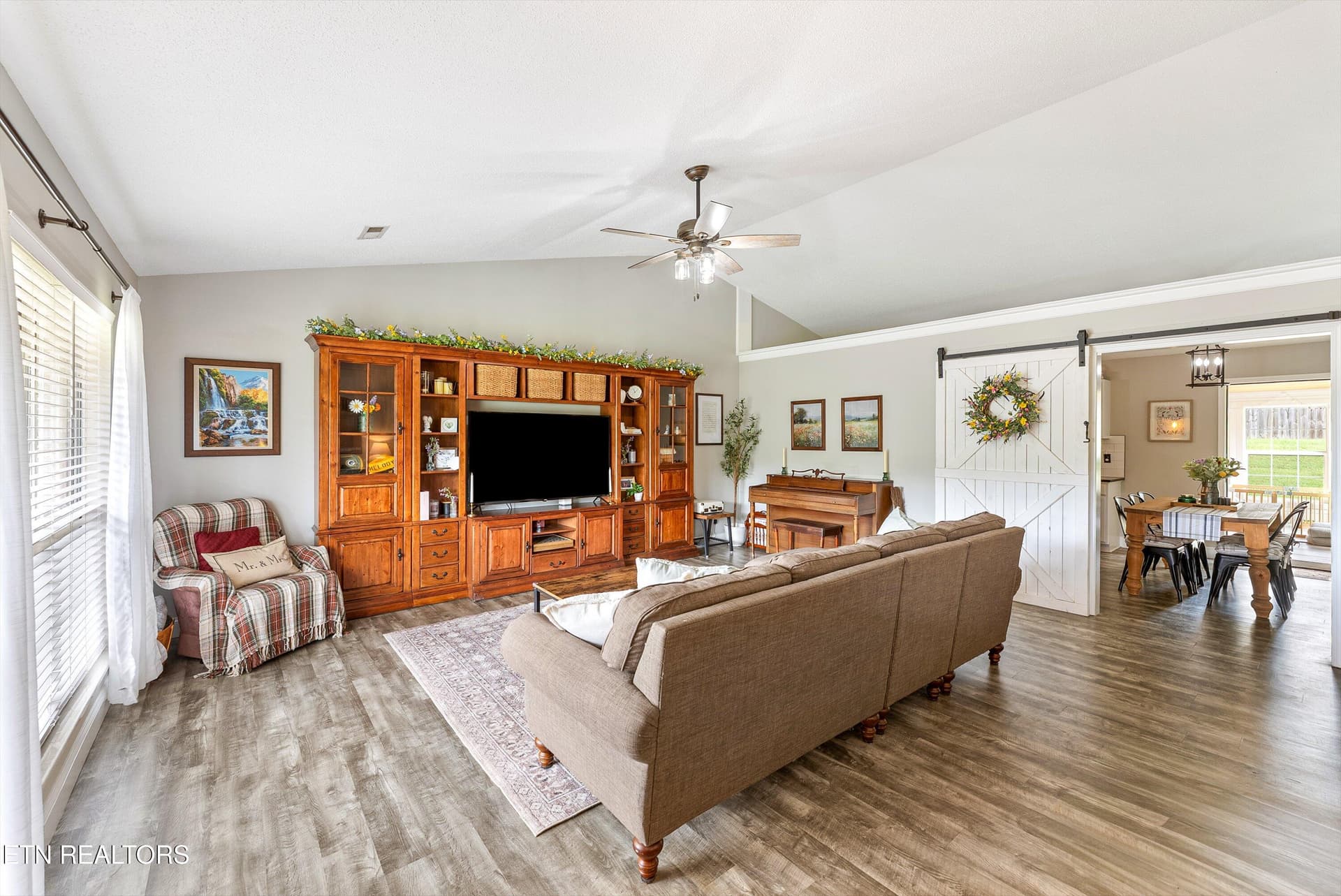 21-Living A1 - 224 Old Clover Hill Rd, Maryville, TN 37803