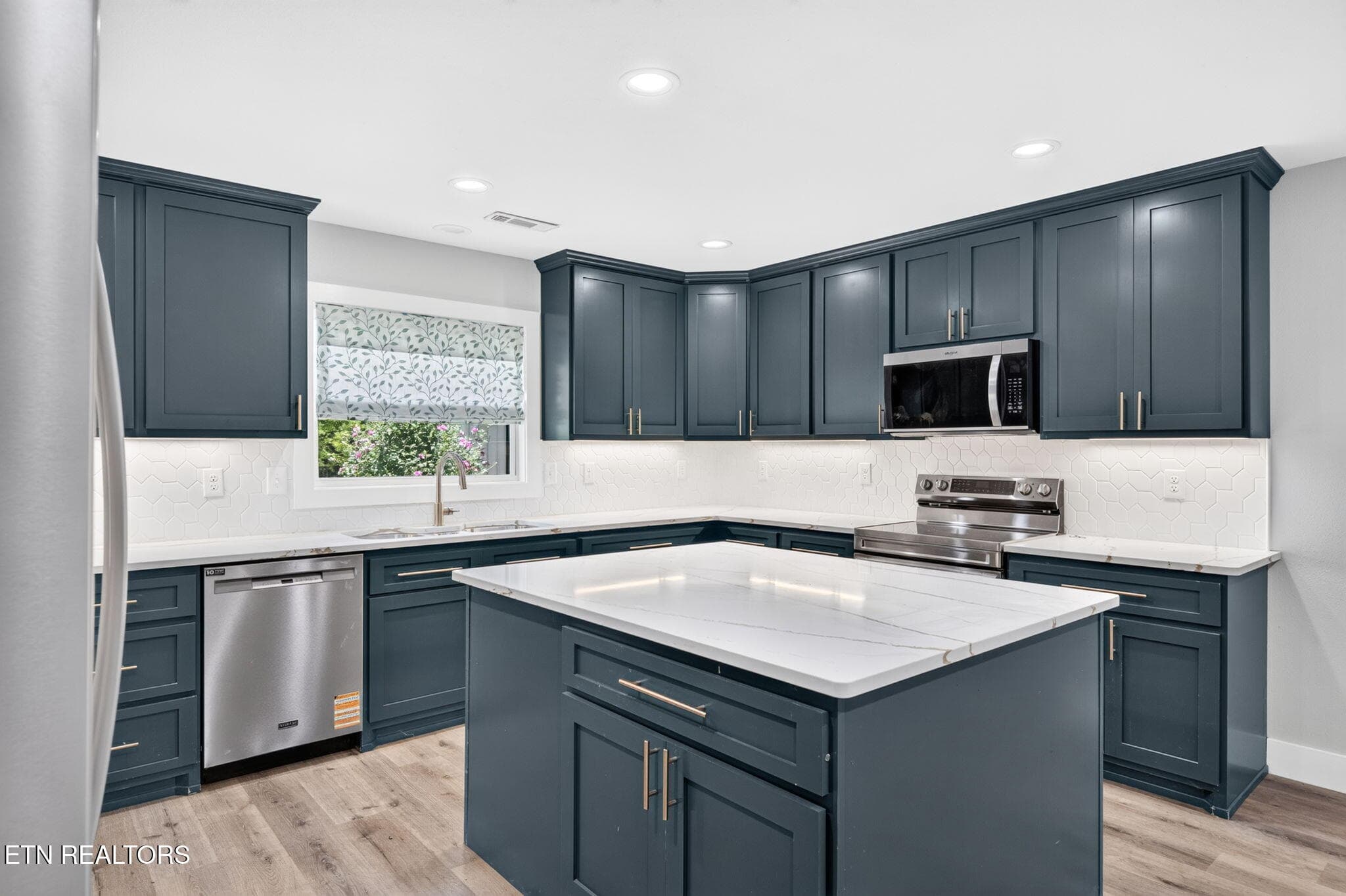 Kitchen - 2490 Chestnut Hill Rd, Crossville, TN 38571
