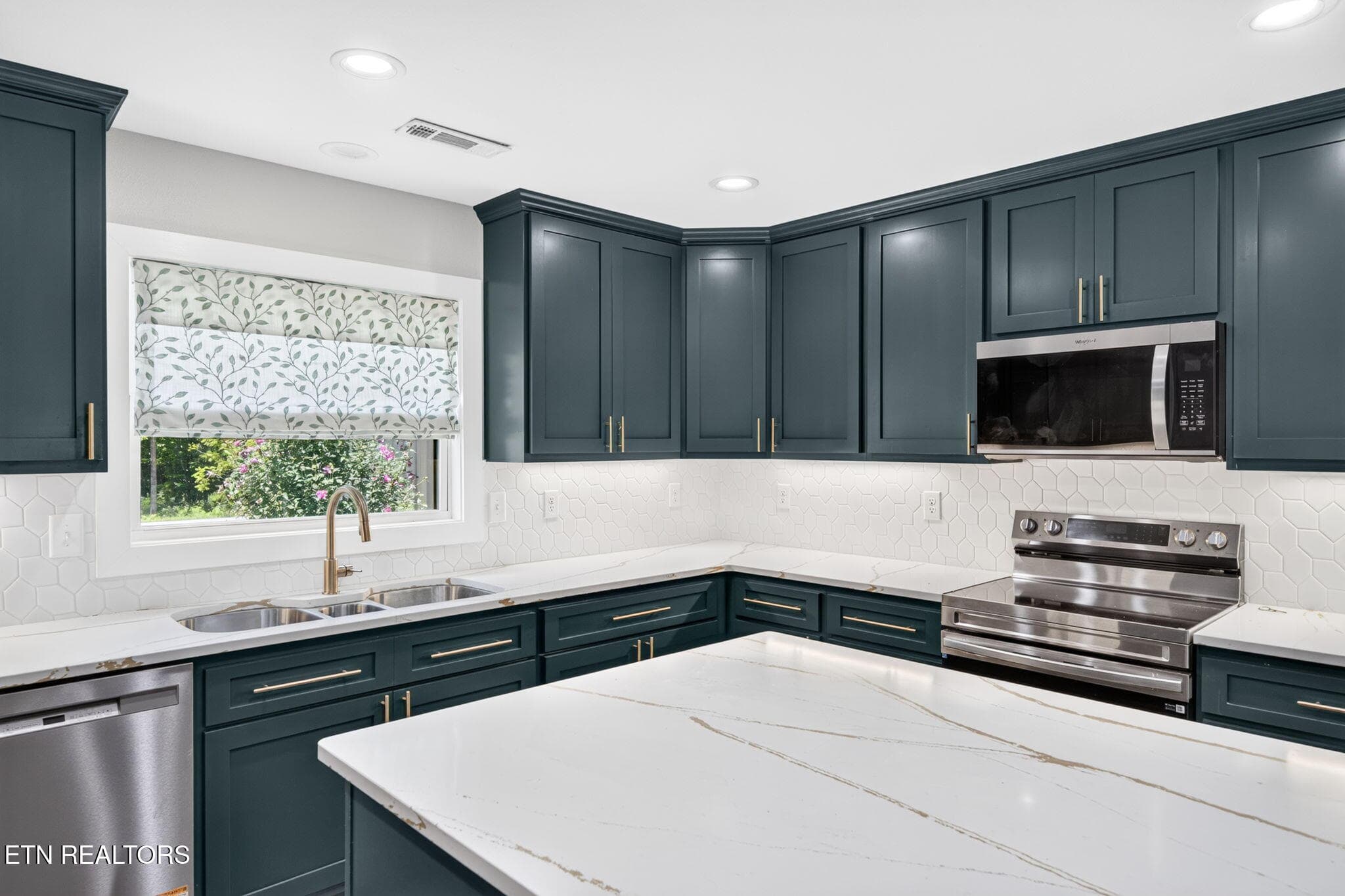 Kitchen - 2490 Chestnut Hill Rd, Crossville, TN 38571