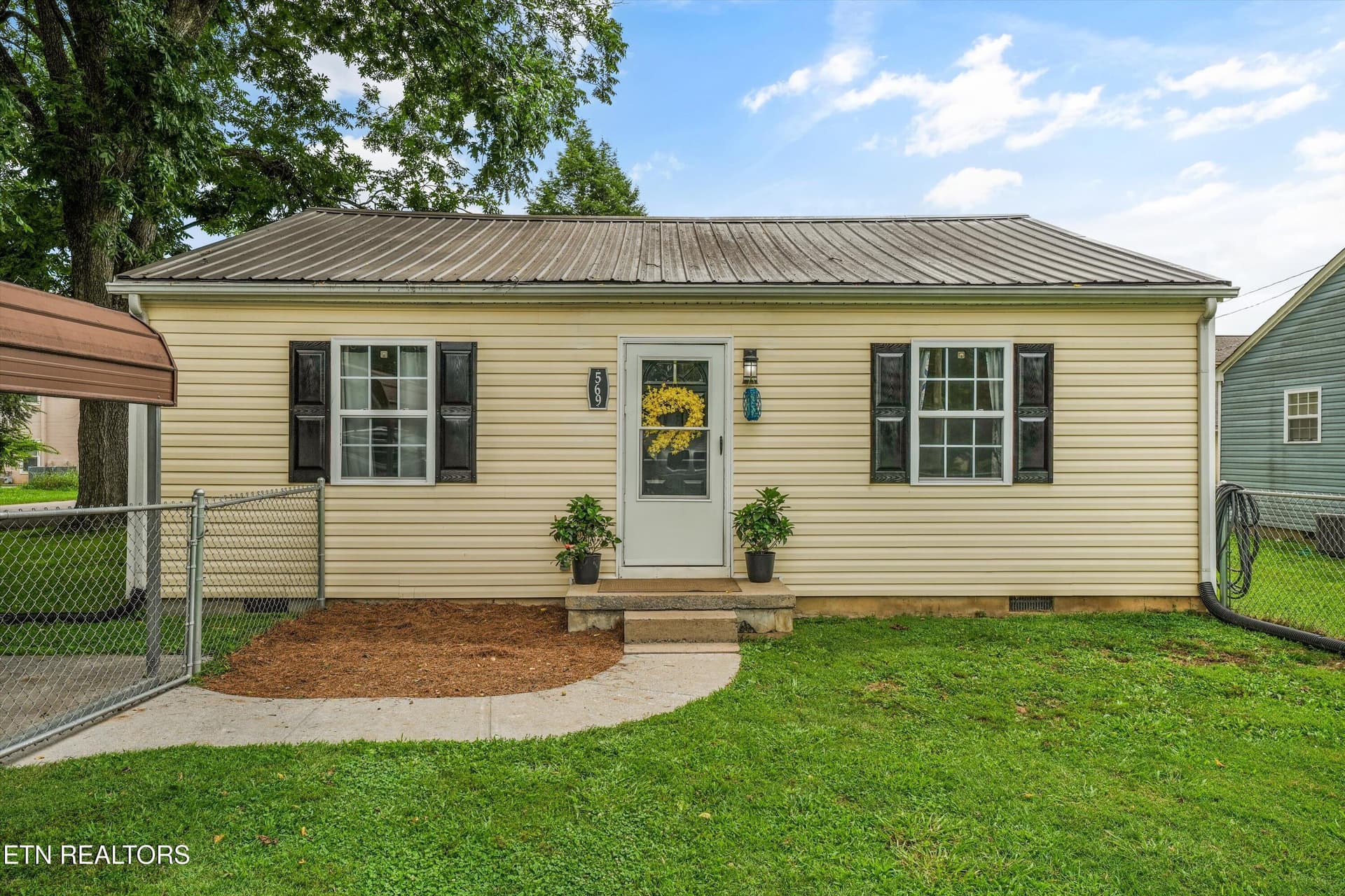 569 Monroe St - 569 Monroe St, Madisonville, TN 37354