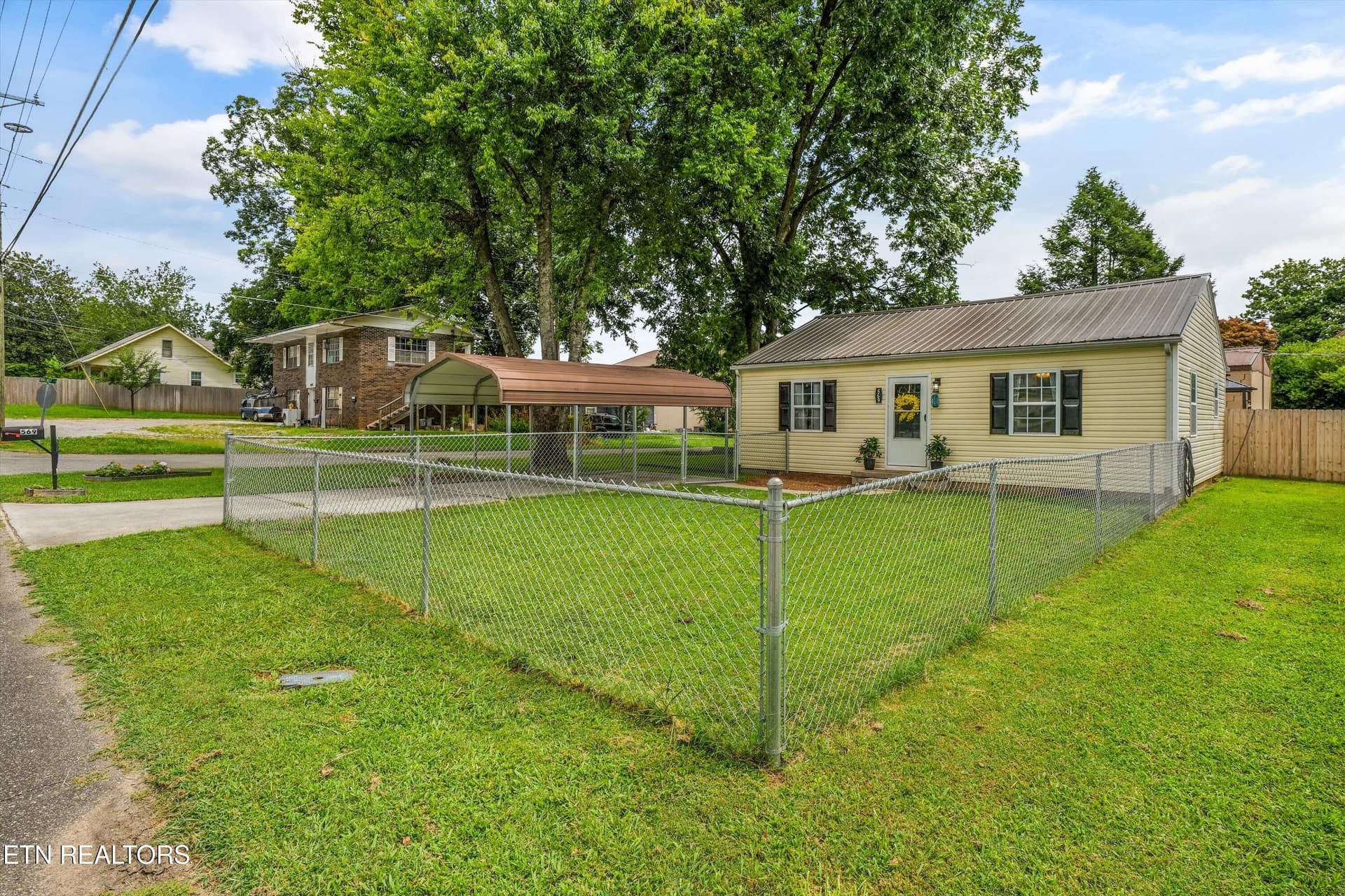 569 Monroe St - 569 Monroe St, Madisonville, TN 37354