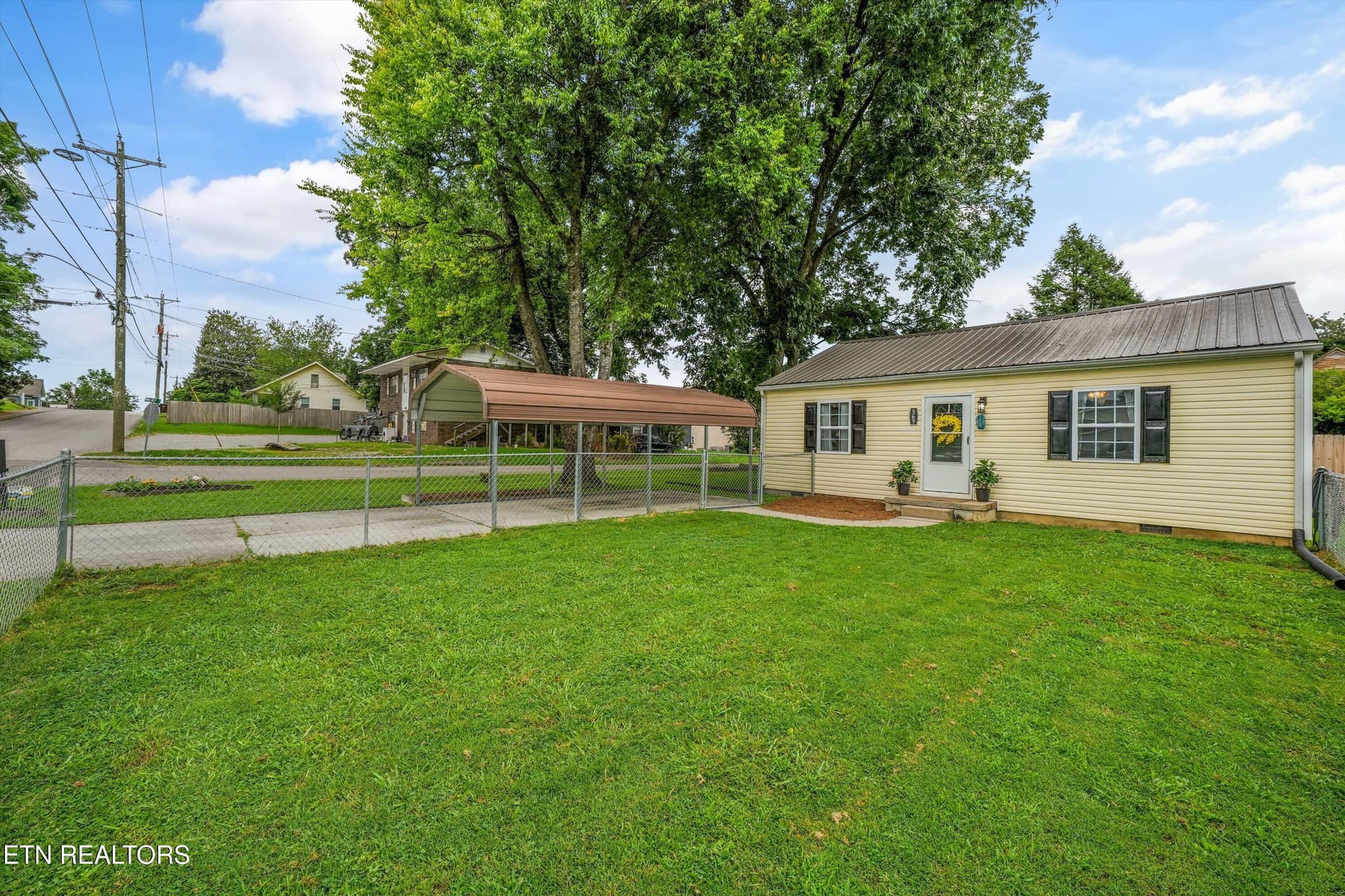569 Monroe St - 569 Monroe St, Madisonville, TN 37354