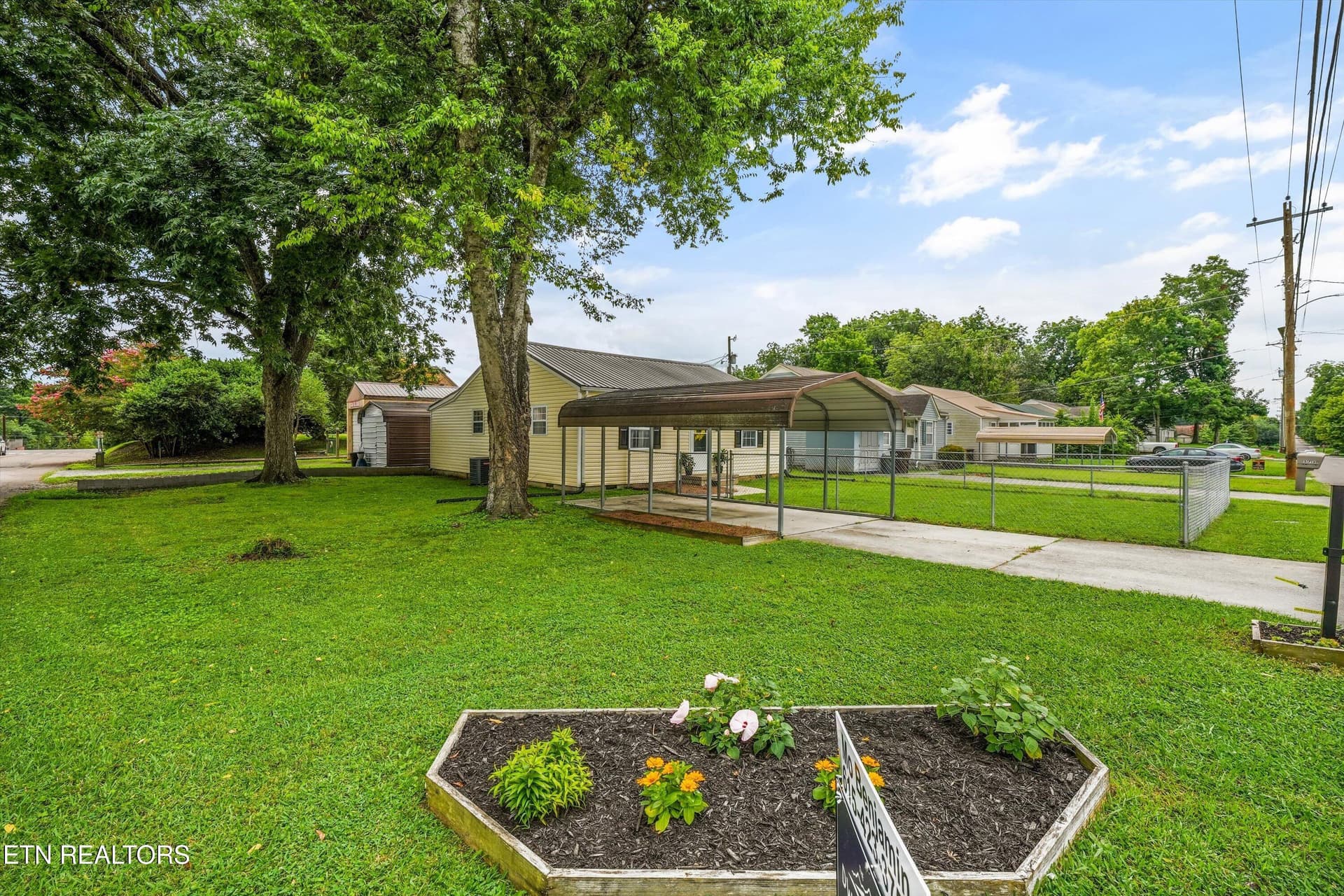 569 Monroe St - 569 Monroe St, Madisonville, TN 37354