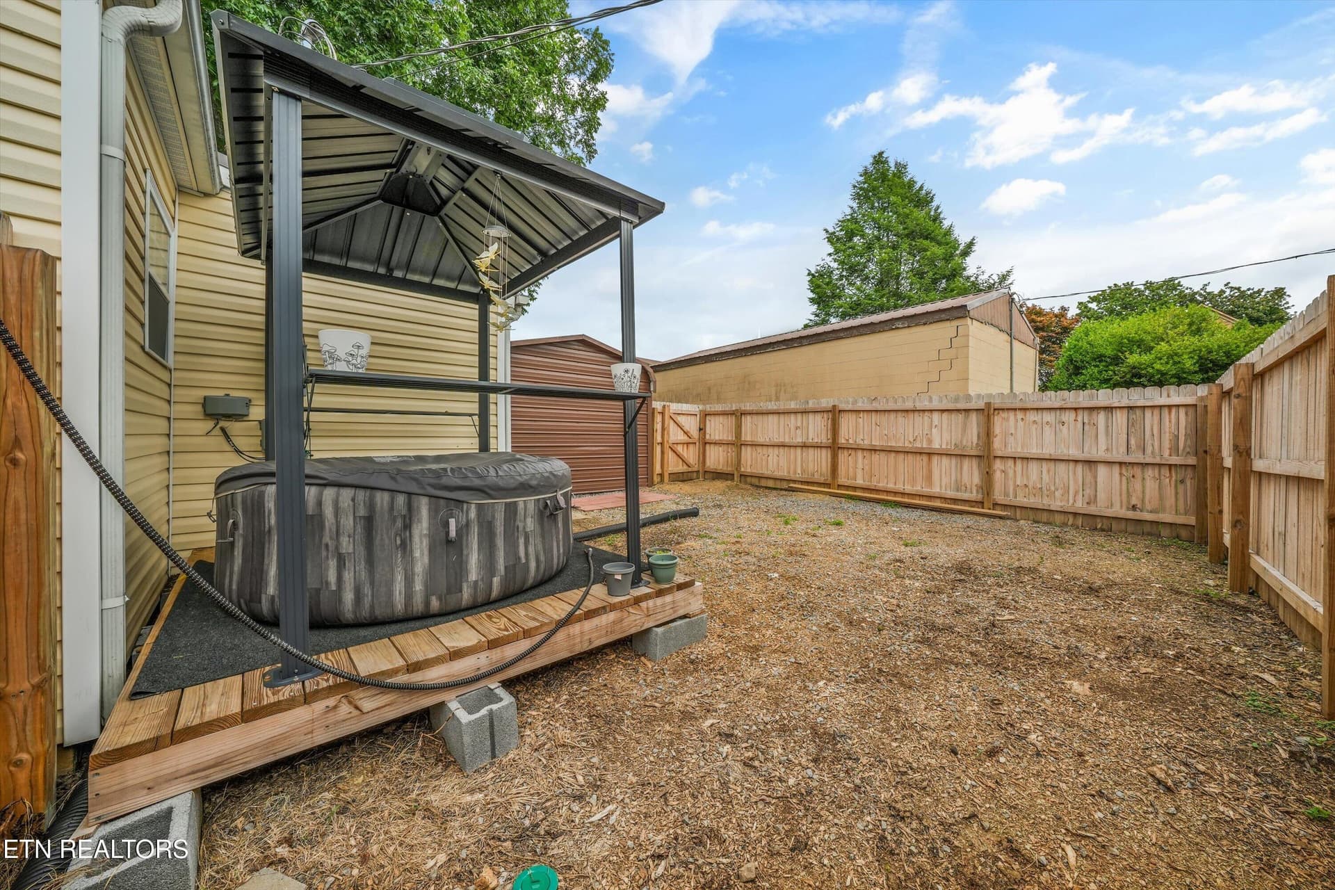 569 Monroe St - 569 Monroe St, Madisonville, TN 37354