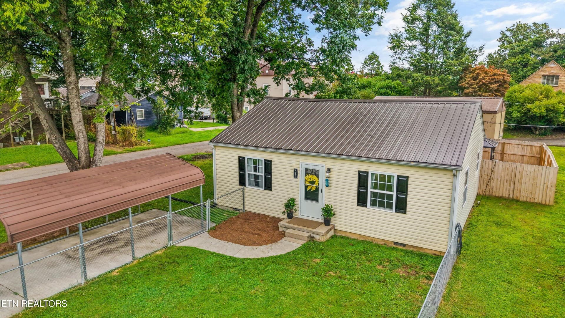 569 Monroe St - 569 Monroe St, Madisonville, TN 37354