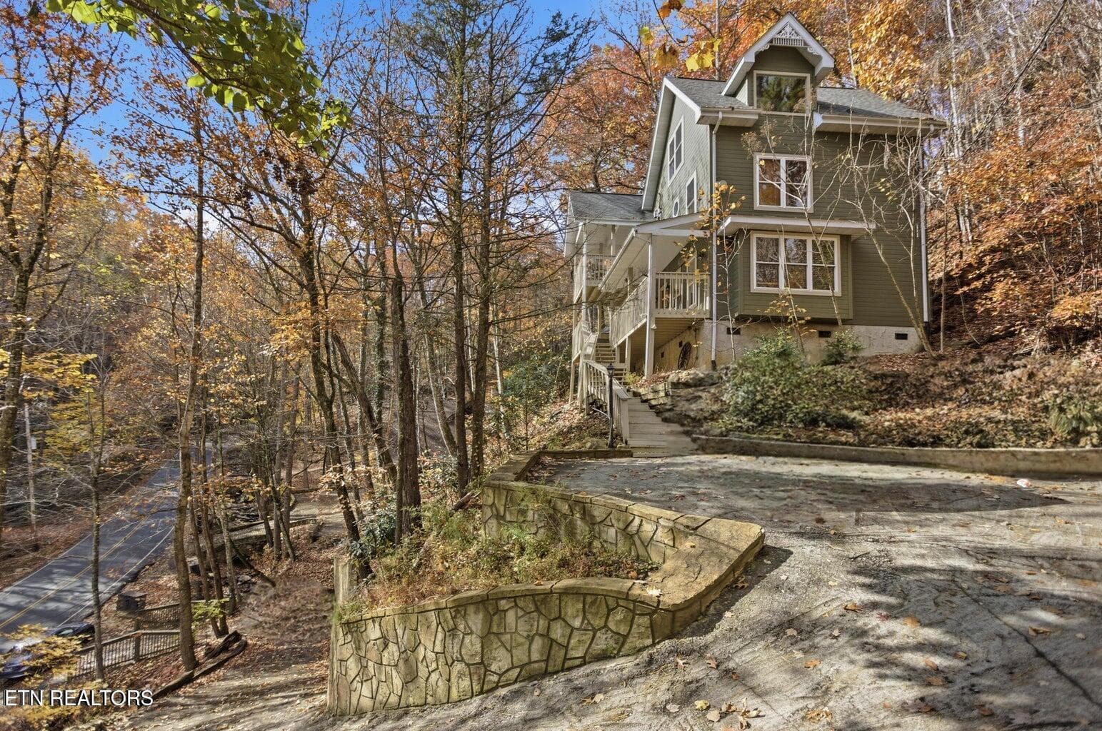 1110SkiMtnFall:WinterSide - 1110 Ski Mtn Rd, Gatlinburg, TN 37738, Gatlinburg