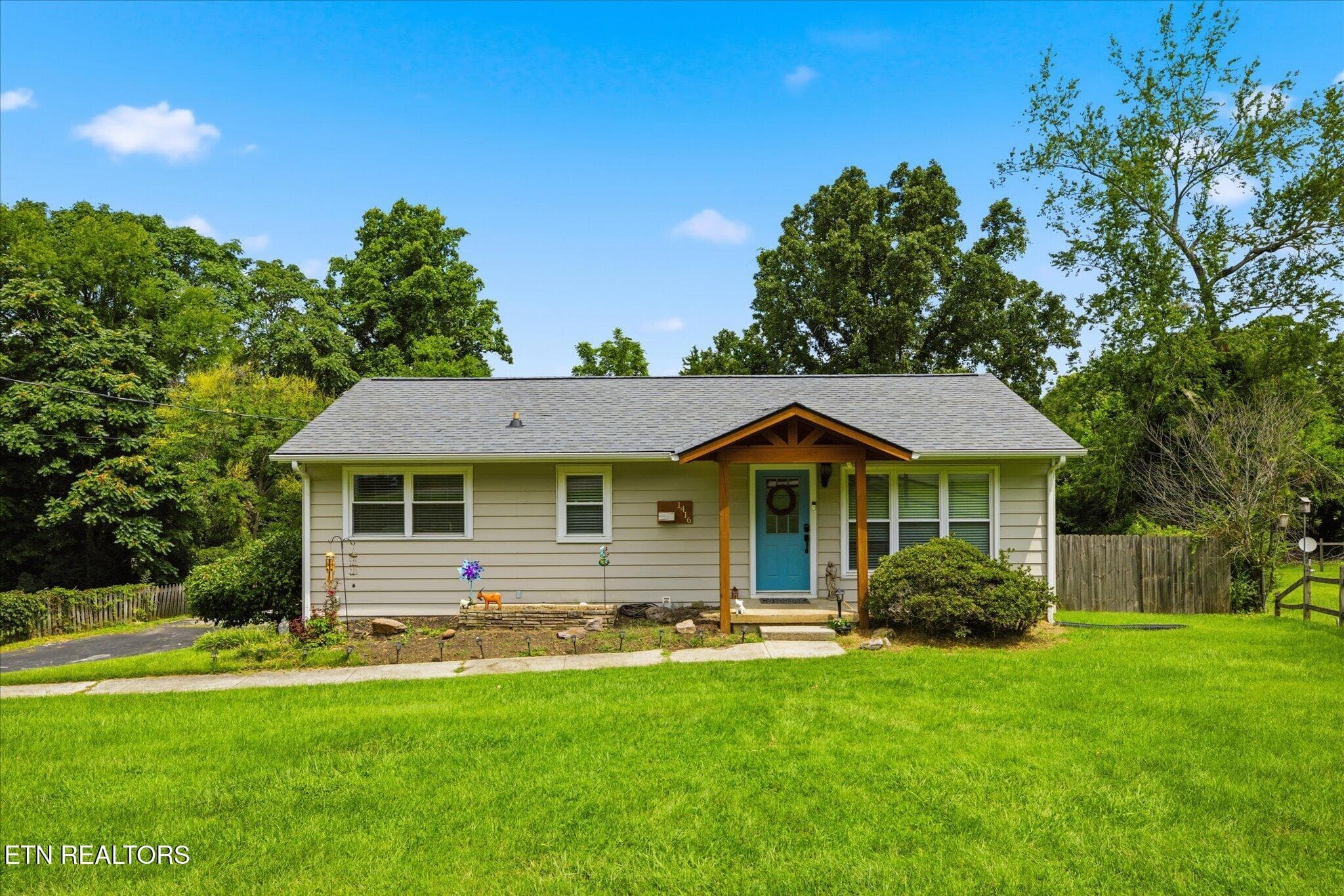 1416 SW Audena Lane, Knoxville, TN 37919