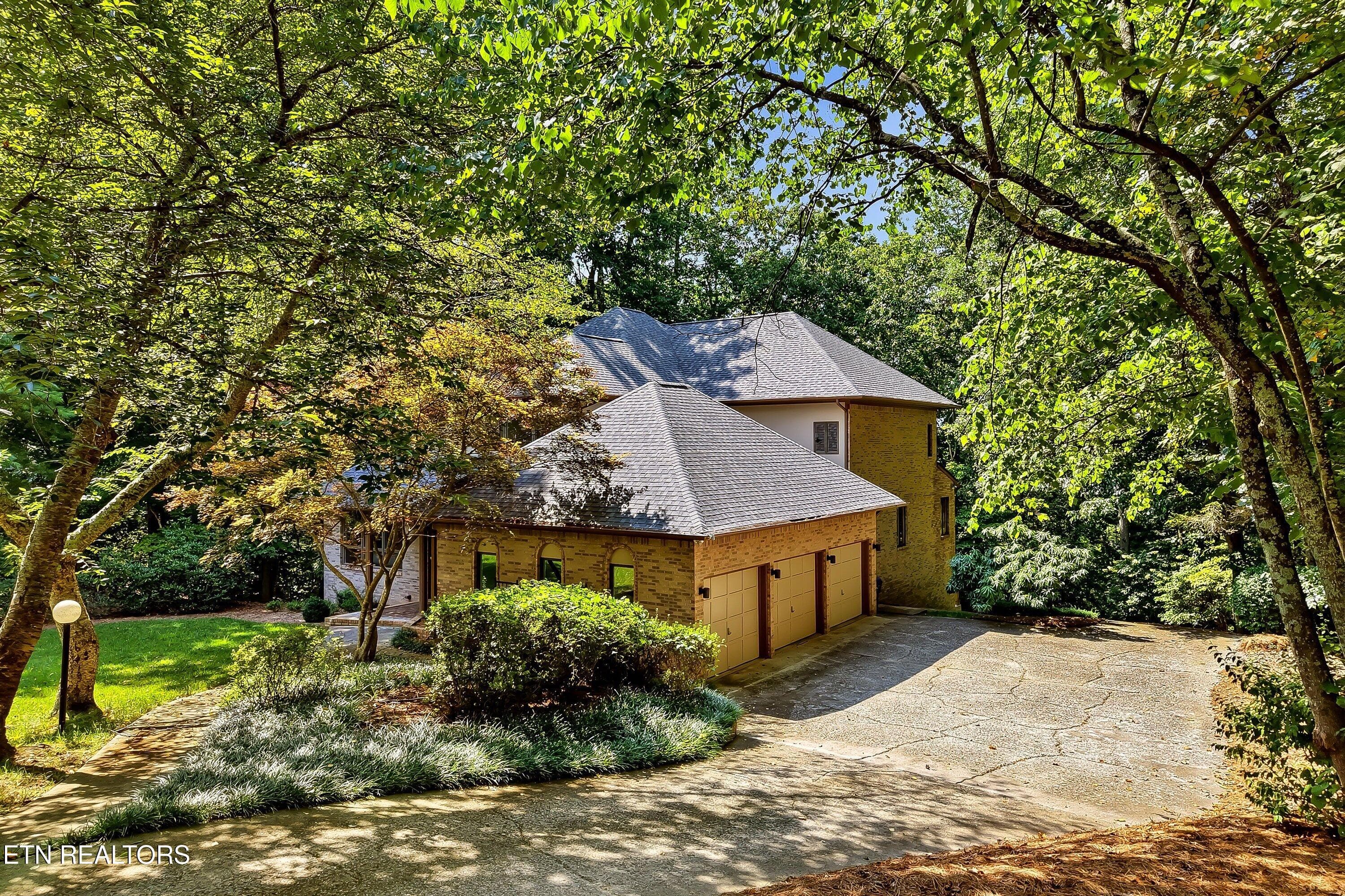 3 car Garage - 152 Whippoorwill Drive, Oak Ridge, TN 37830