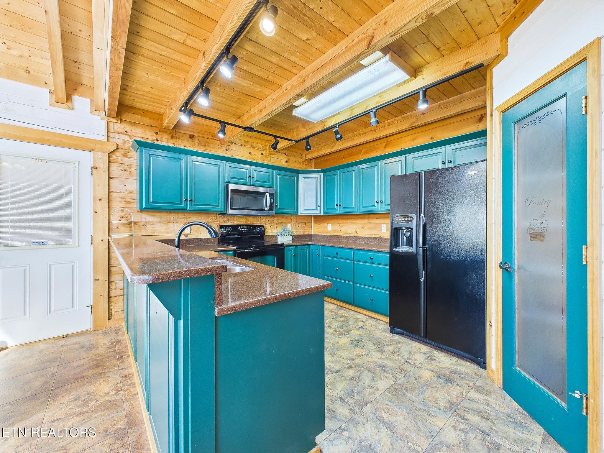 011 (1) - 1750 Hiwassee Rd, Sweetwater, TN 37874