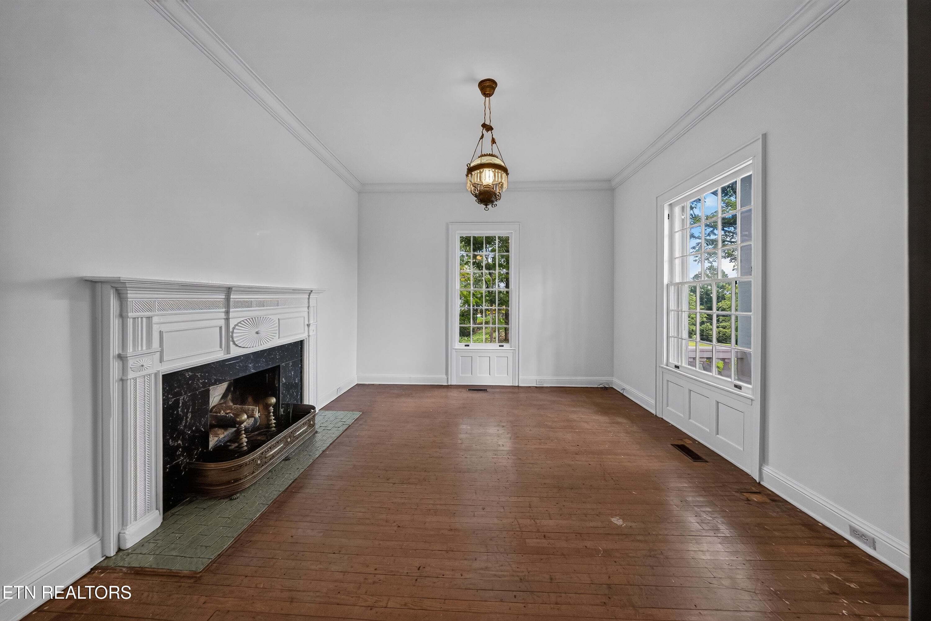 L40A7294 - 412 S Main St, Greeneville, TN 37743