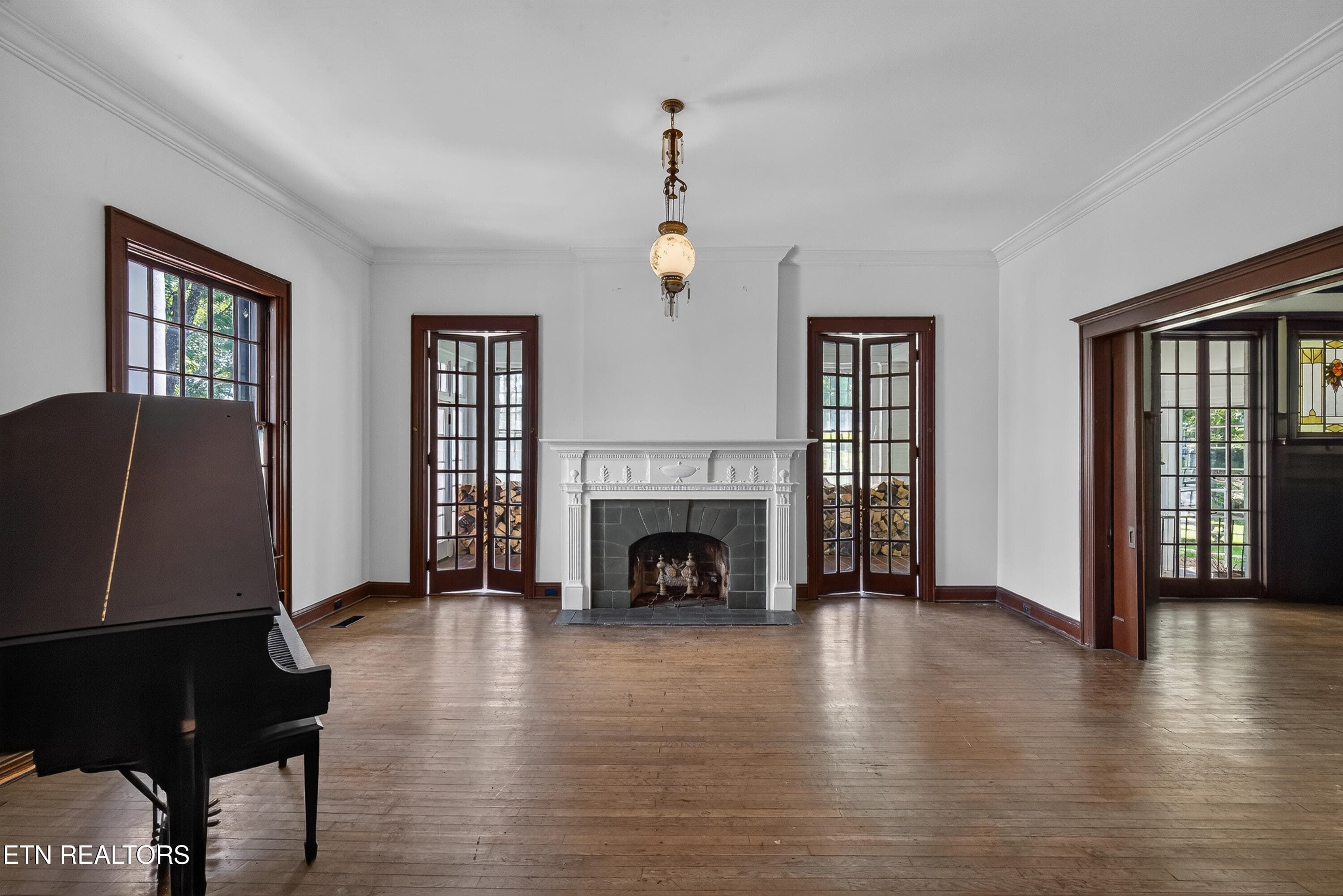L40A7342 - 412 S Main St, Greeneville, TN 37743