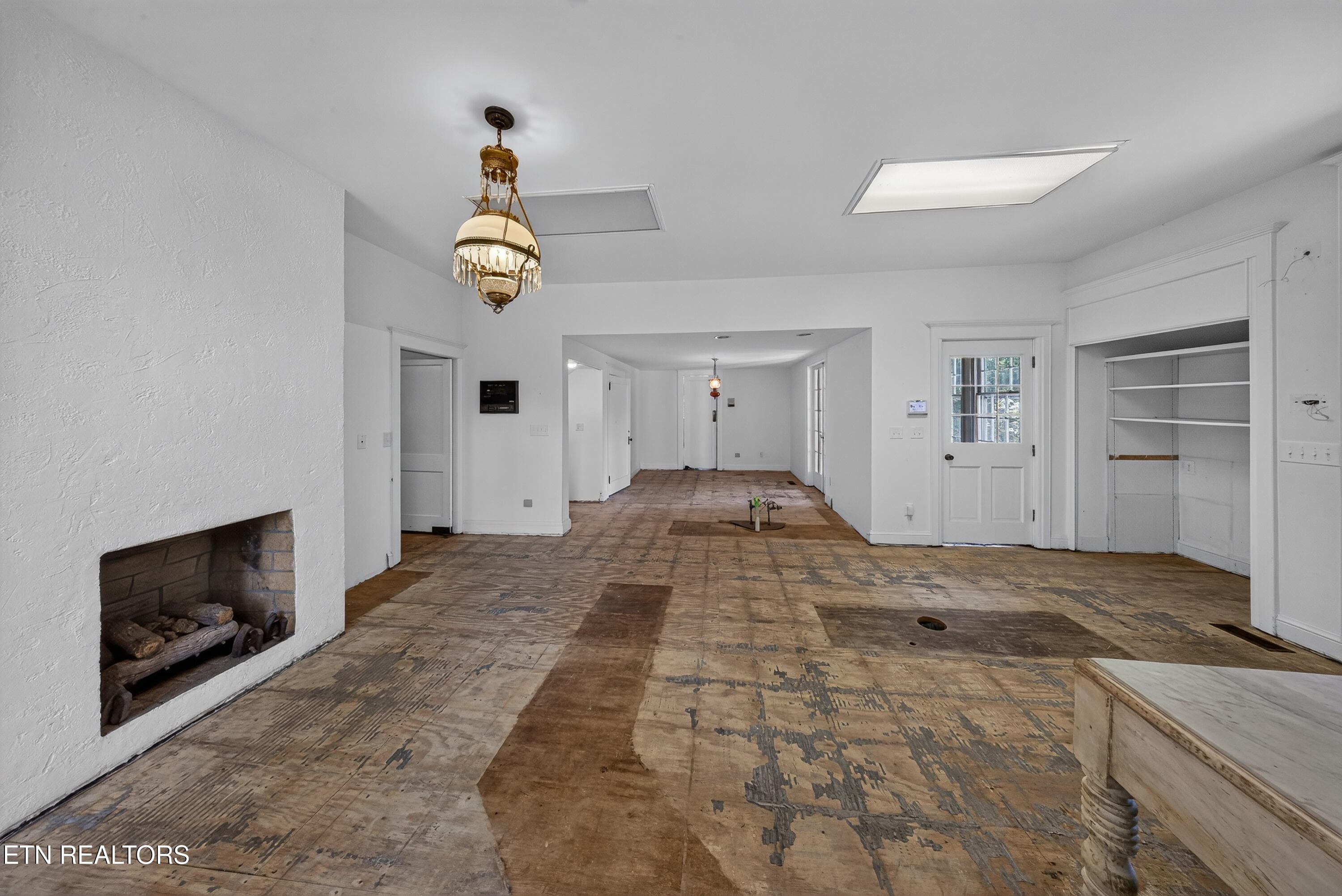 L40A7396 - 412 S Main St, Greeneville, TN 37743