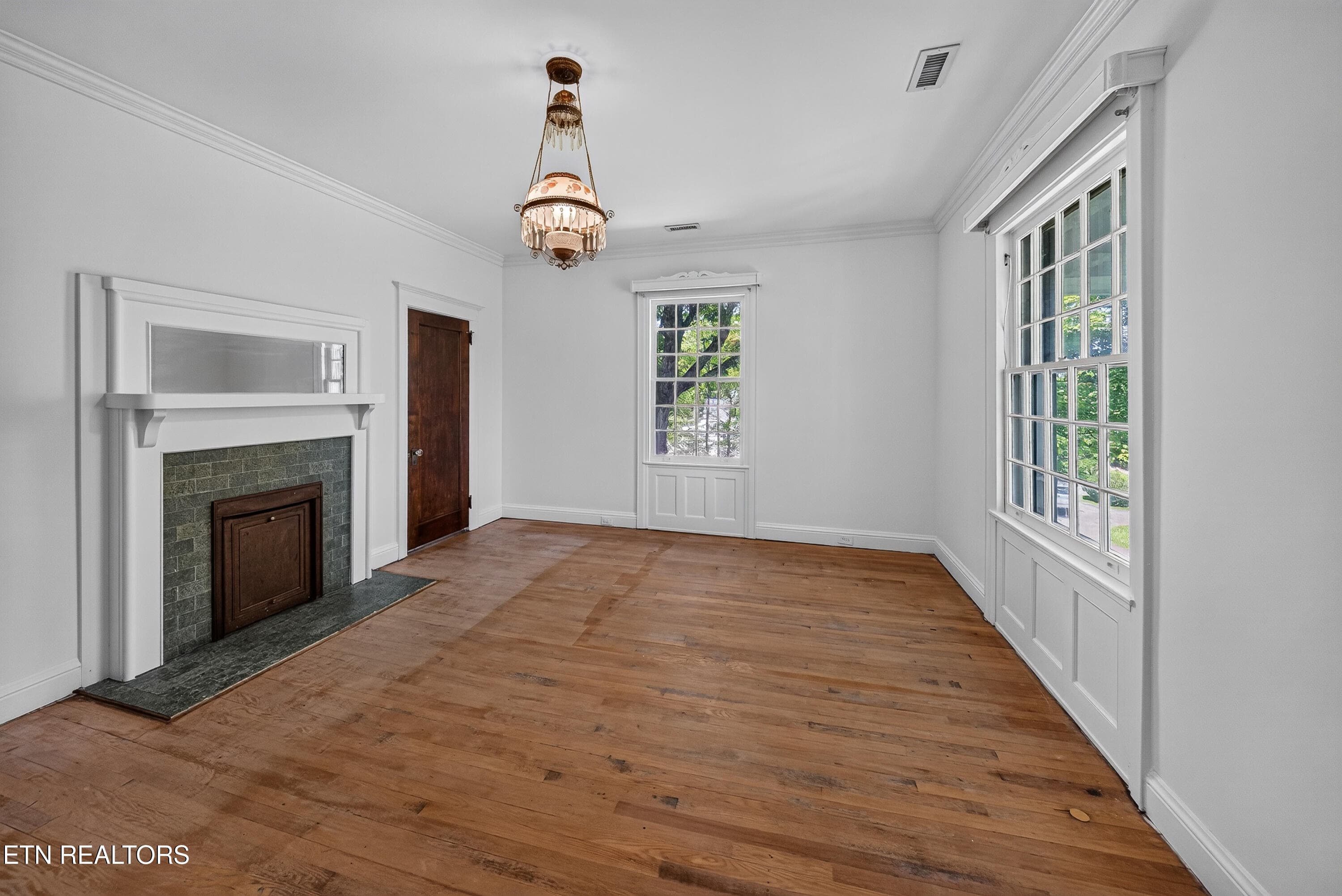 L40A7465 - 412 S Main St, Greeneville, TN 37743