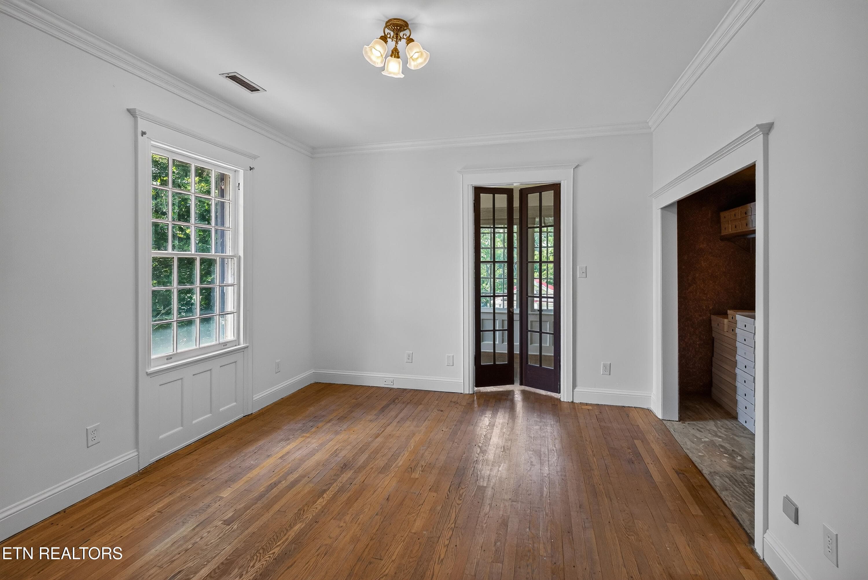 L40A7477 - 412 S Main St, Greeneville, TN 37743