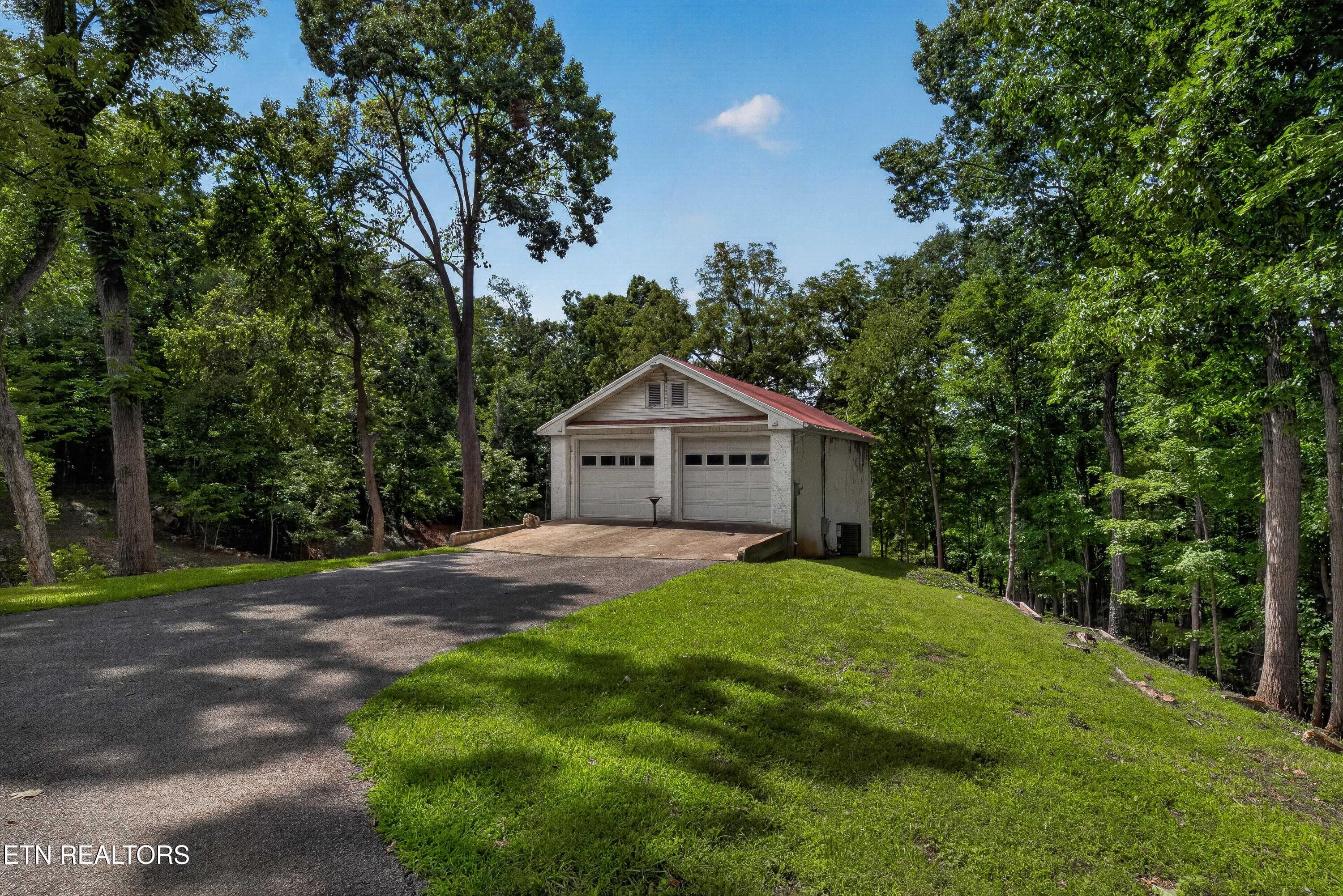 L40A7507 - 412 S Main St, Greeneville, TN 37743