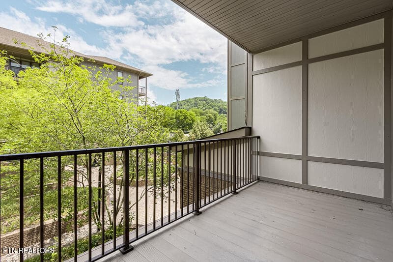 008--SMALL - 445 W Blount Ave 303, Knoxville, TN 37920, Knoxville