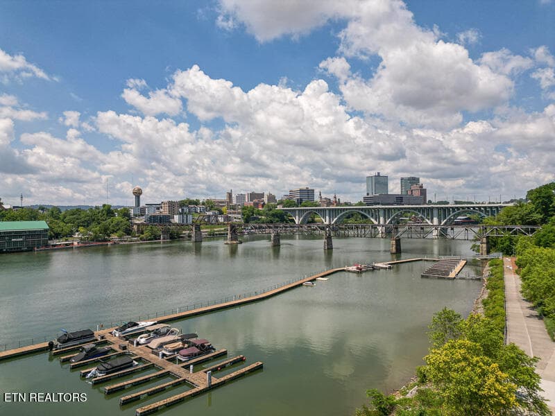 030--SMALL - 445 W Blount Ave 303, Knoxville, TN 37920, Knoxville