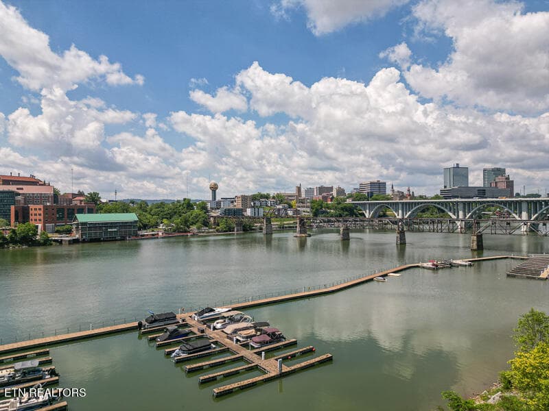 033--SMALL - 445 W Blount Ave 303, Knoxville, TN 37920, Knoxville