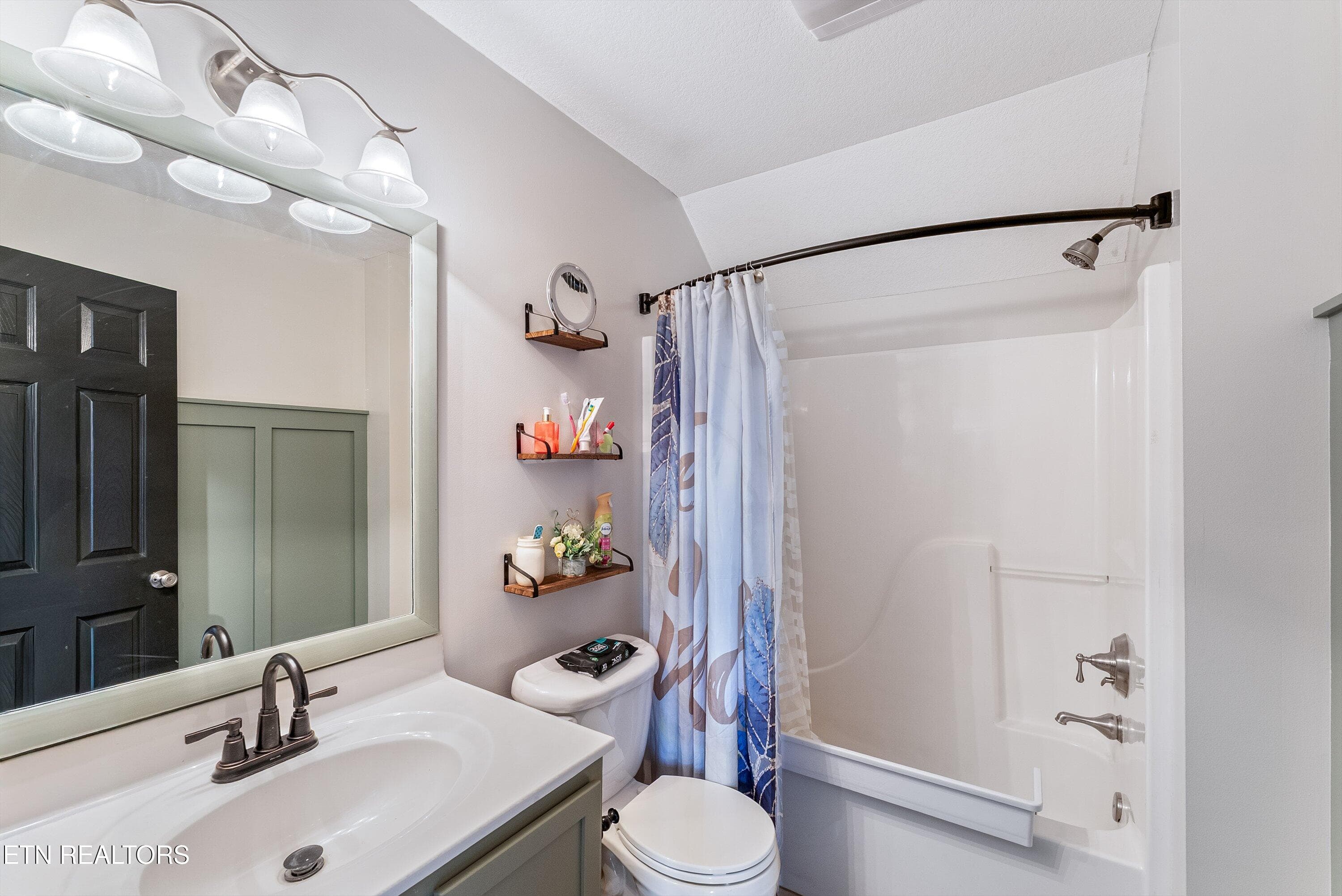 39-2nd Bath A2 - 5816 Bouquet Lane, Knoxville, TN 37924, Knoxville