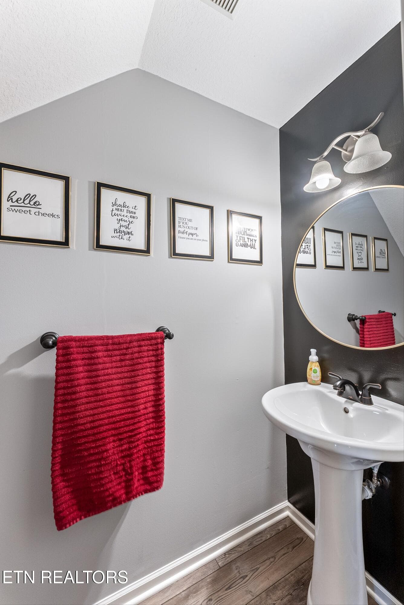 22-1st Bath A1 - 5816 Bouquet Lane, Knoxville, TN 37924, Knoxville